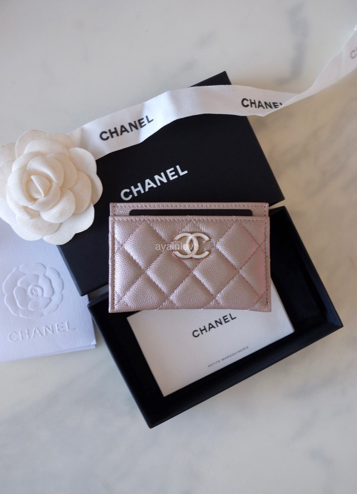 CHANEL 19S Iridescent Beige Oversized Pearly CC Flat Card Holder