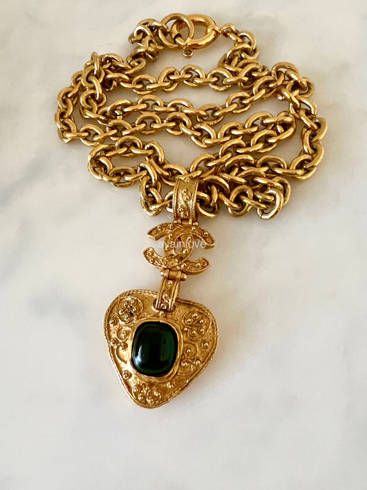 CHANEL 1994 94A Vintage CC Dark Green Gripoix Pendant Long Necklace 24K Gold Plated Hardware
