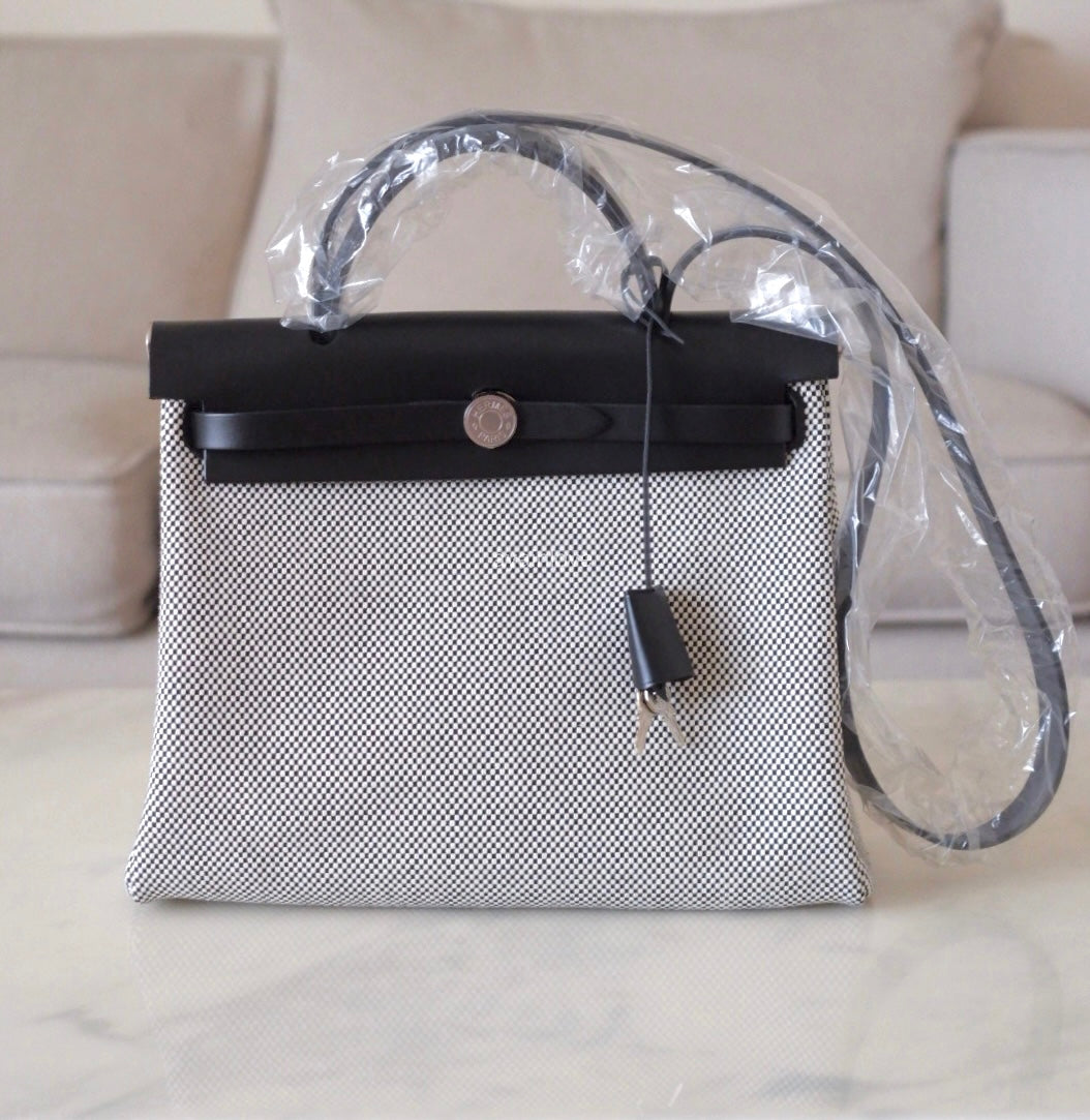 HERMES Herbag Zip 31 Vache Hunter Ecru Noir Palladium Hardware U Stamp