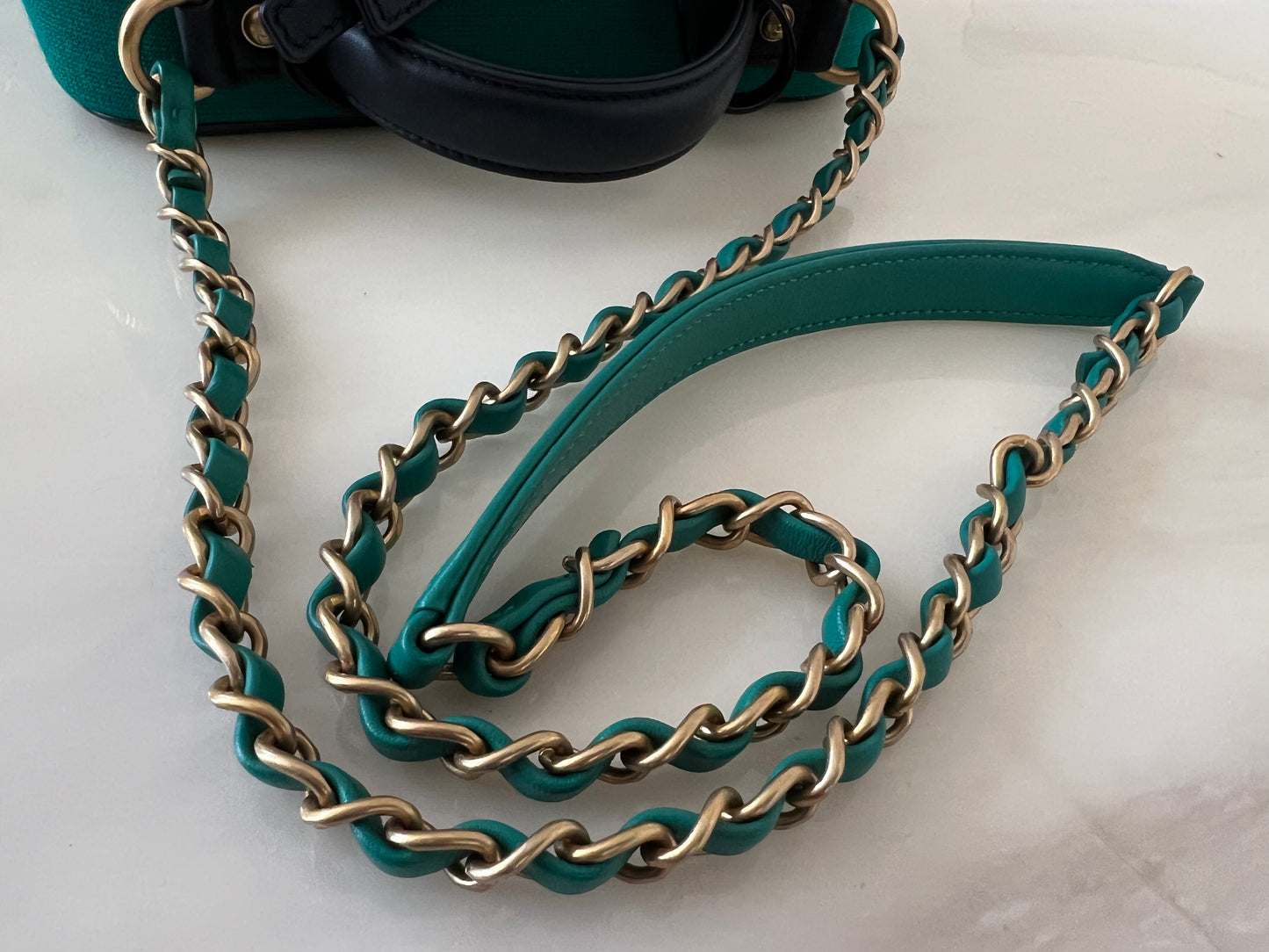 CHANEL Filigree Multicolour Blue Turquoise Cotton Calfskin Leather Medium Vanity Case Gold Hardware