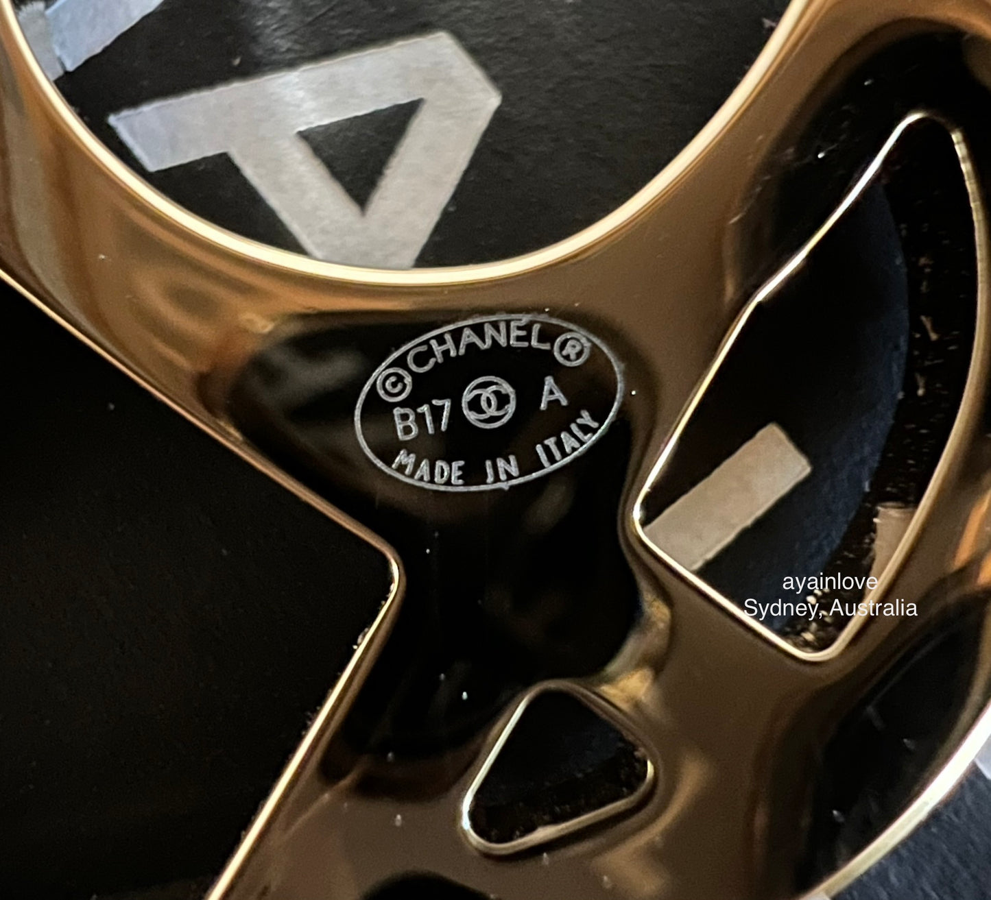 CHANEL 17A Mademoiselle Silhouette Large Strass Brooch Light Gold Hardware