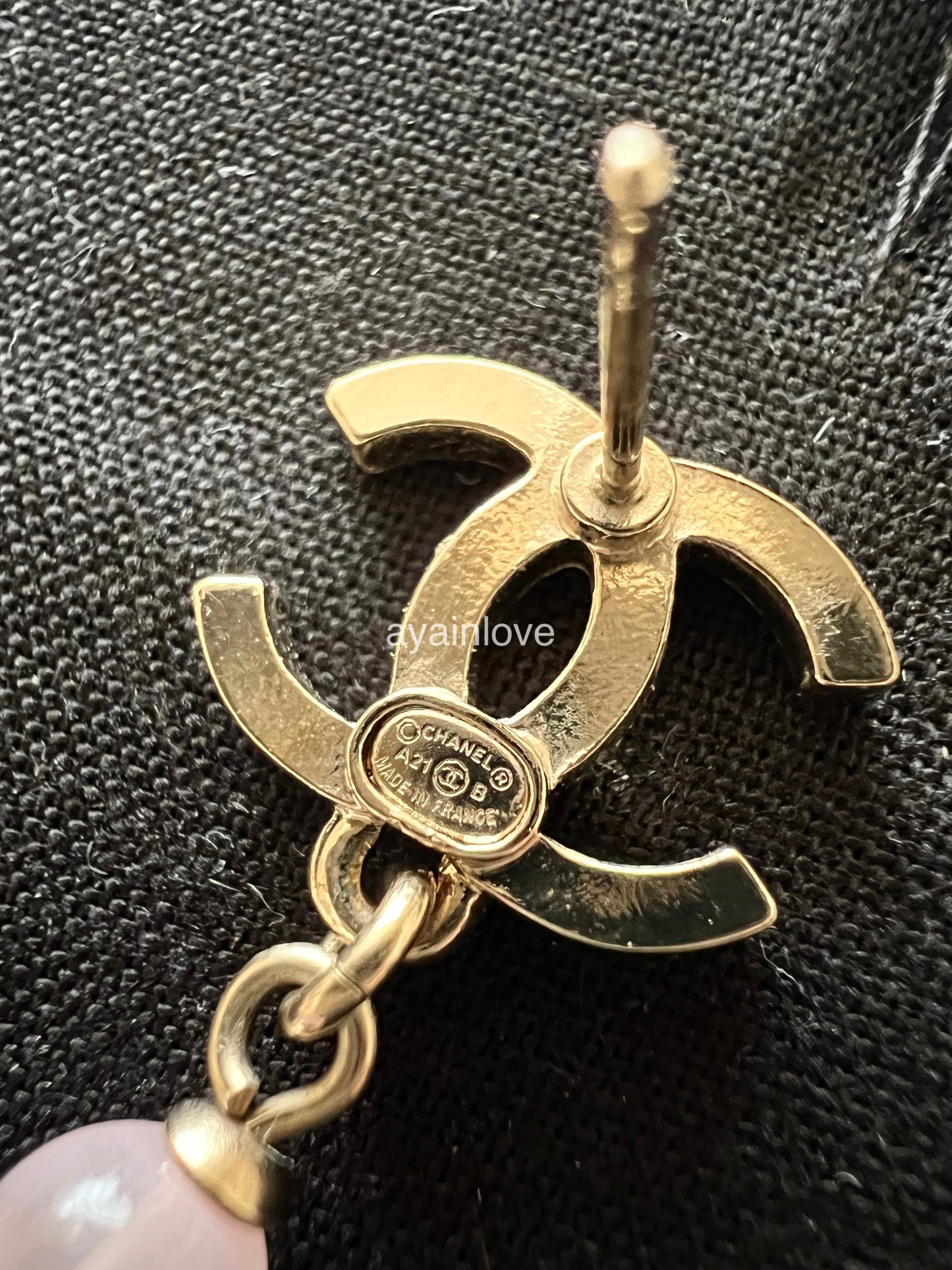 CHANEL 21B Heart Pearl Crystal CC Drop Earrings Light Gold Hardware