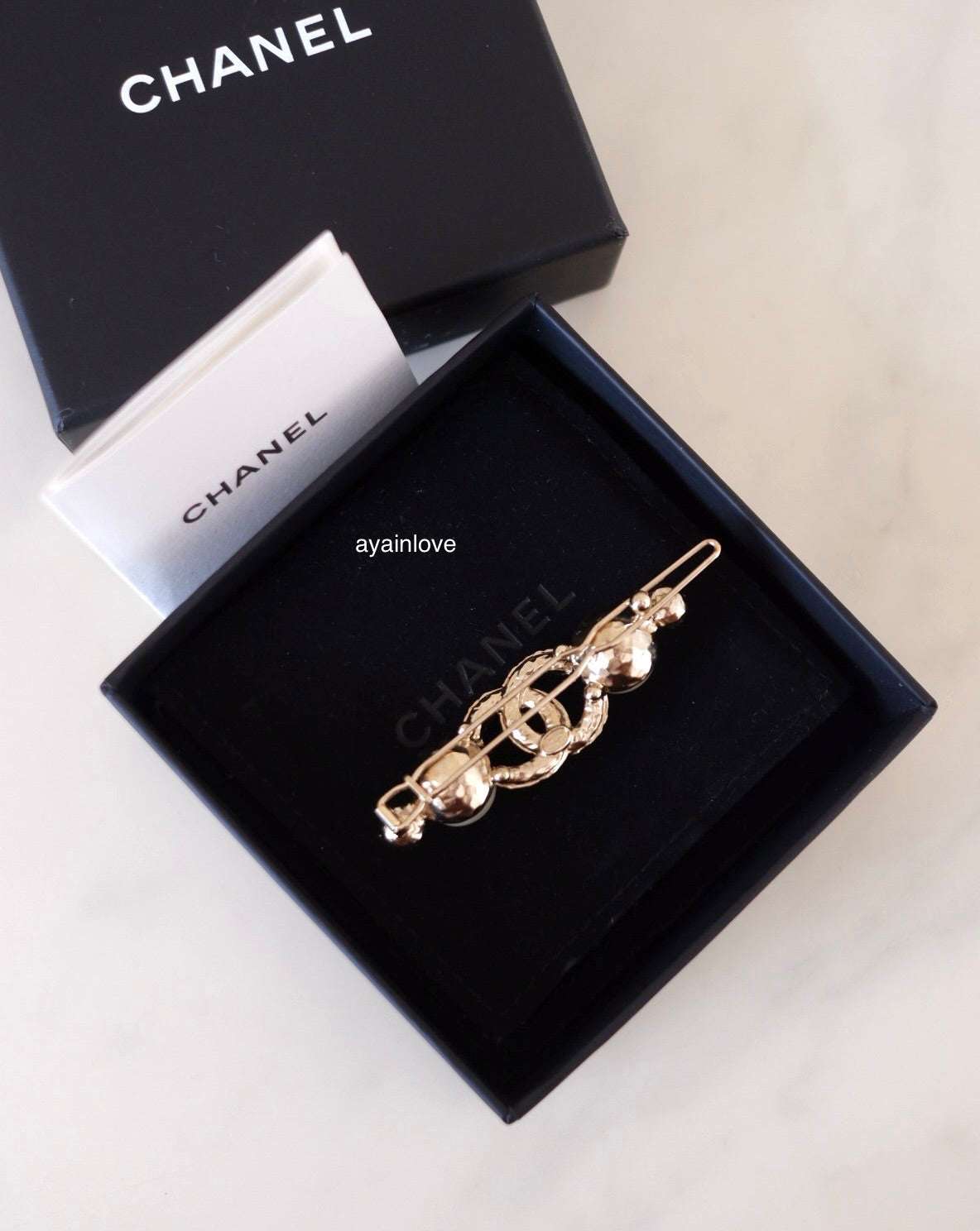 CHANEL 21A Hair Clip Pin Brooch Crystal Pearl CC Light Gold Hardware