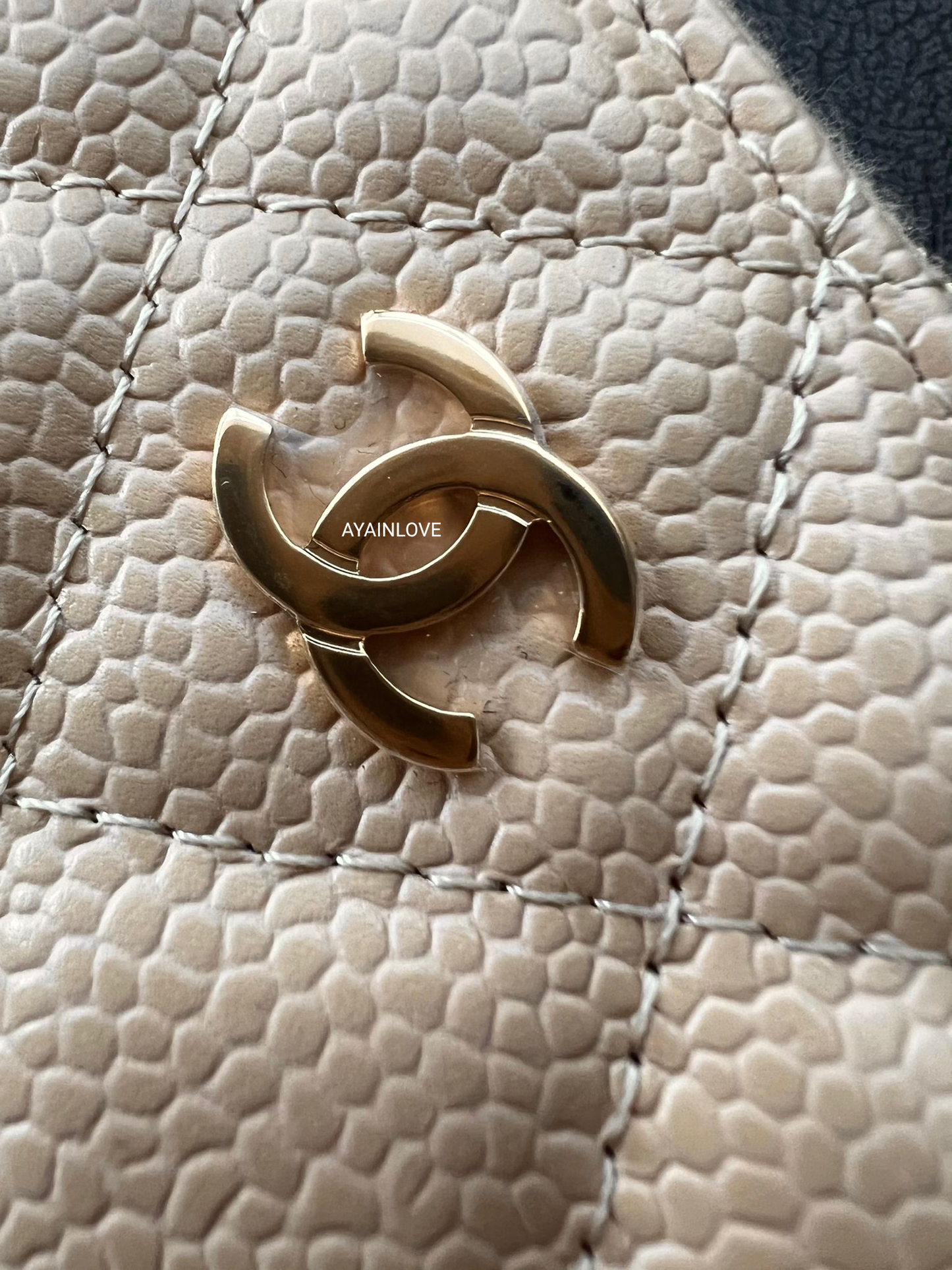 BEIGE CLAIR ZIPPY CARD HOLDER GOLD HARDWARE