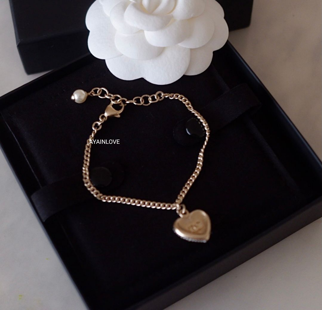 CHANEL 22B Heart Pearl Crystal CC Bracelet Light Gold Hardware