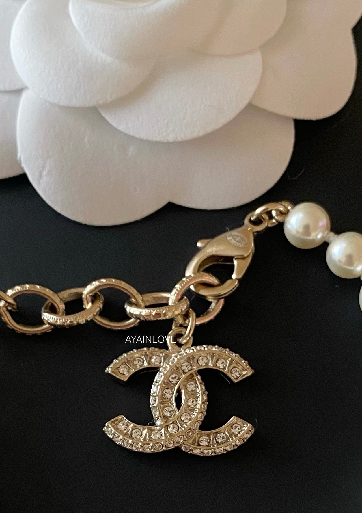 CLASSIC PEARL BRACELET CRYSTAL CC CHARM LIGHT GOLD HARDWARE *NEW*