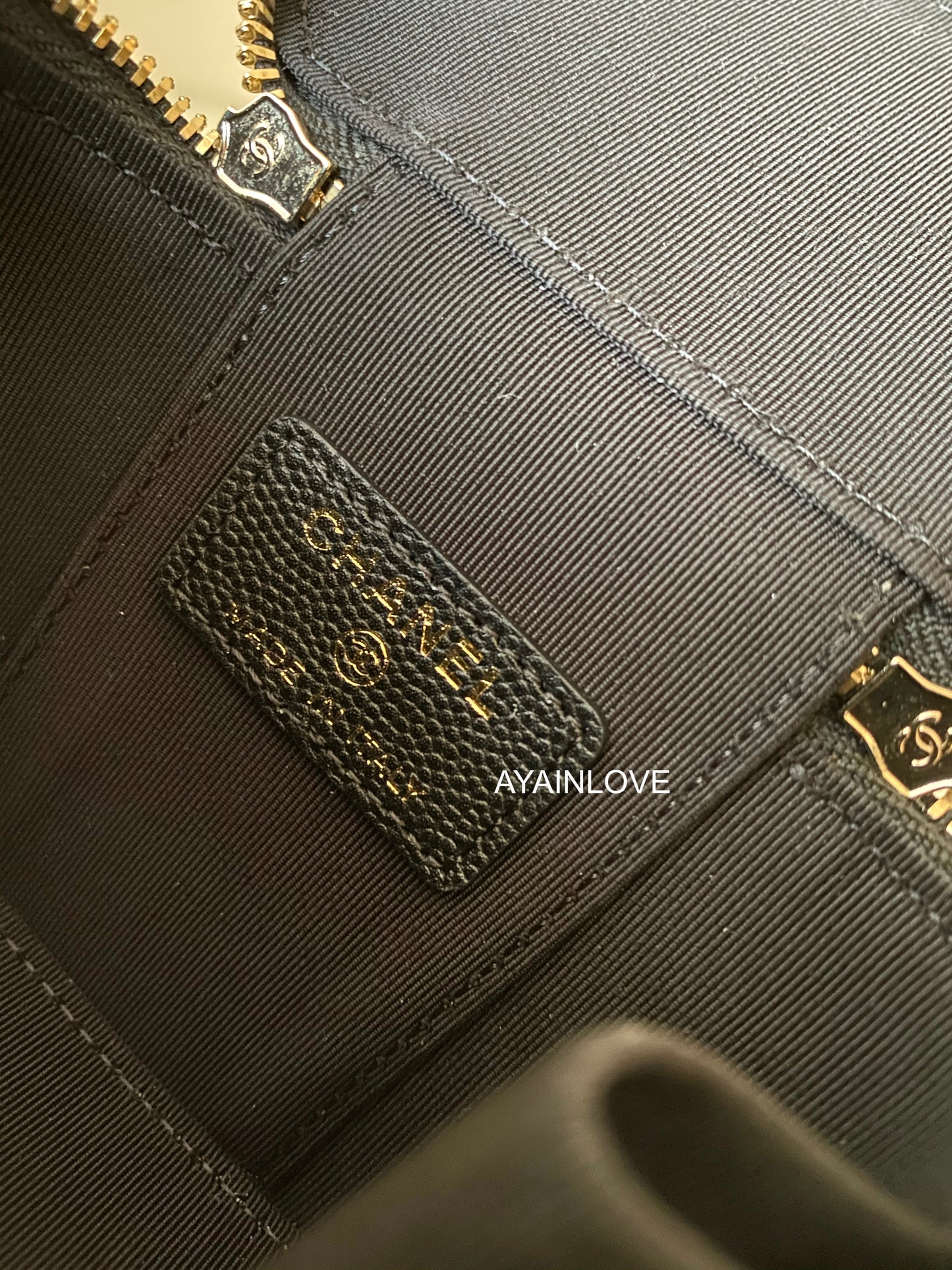 21S BLACK CAVIAR MINI SQUARE VANITY WITH PEARL AND SHORT CHAIN LIGHT GOLD HARDWARE