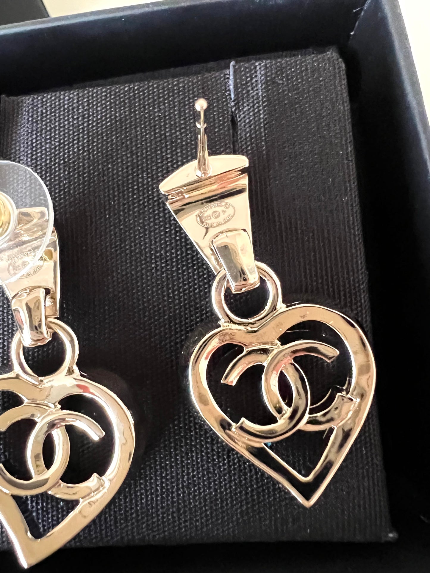 22P CC HEART DROP EARRINGS LIGHT GOLD HARDWARE *NEW*