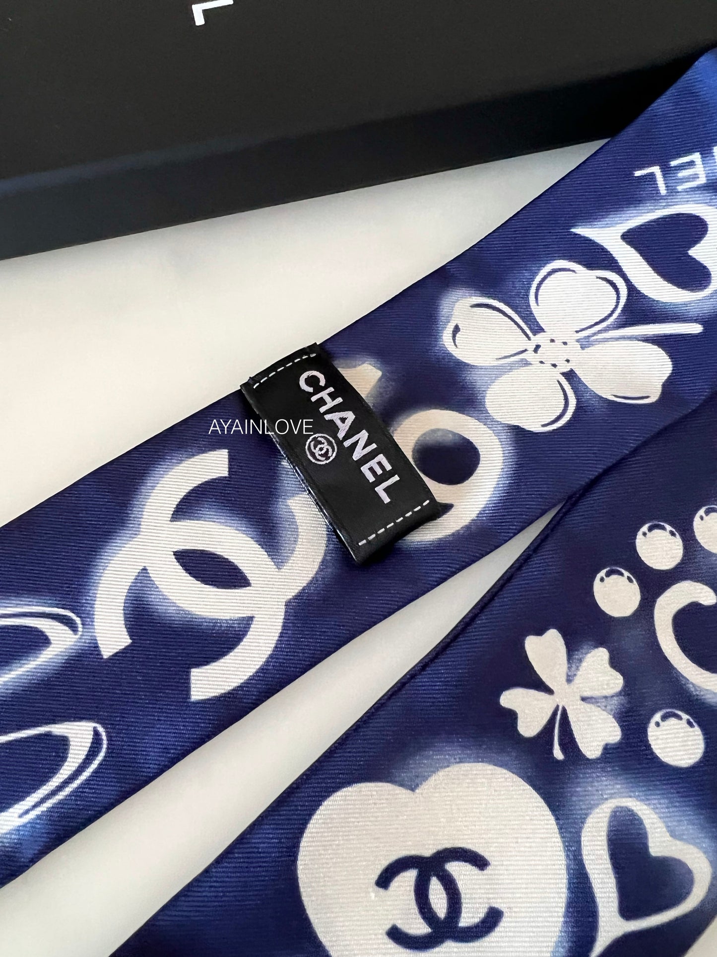 CLASSIC NAVY BLUE ICON PATTERNS SILK TWILLY SCARF BANDEAU *NEW*