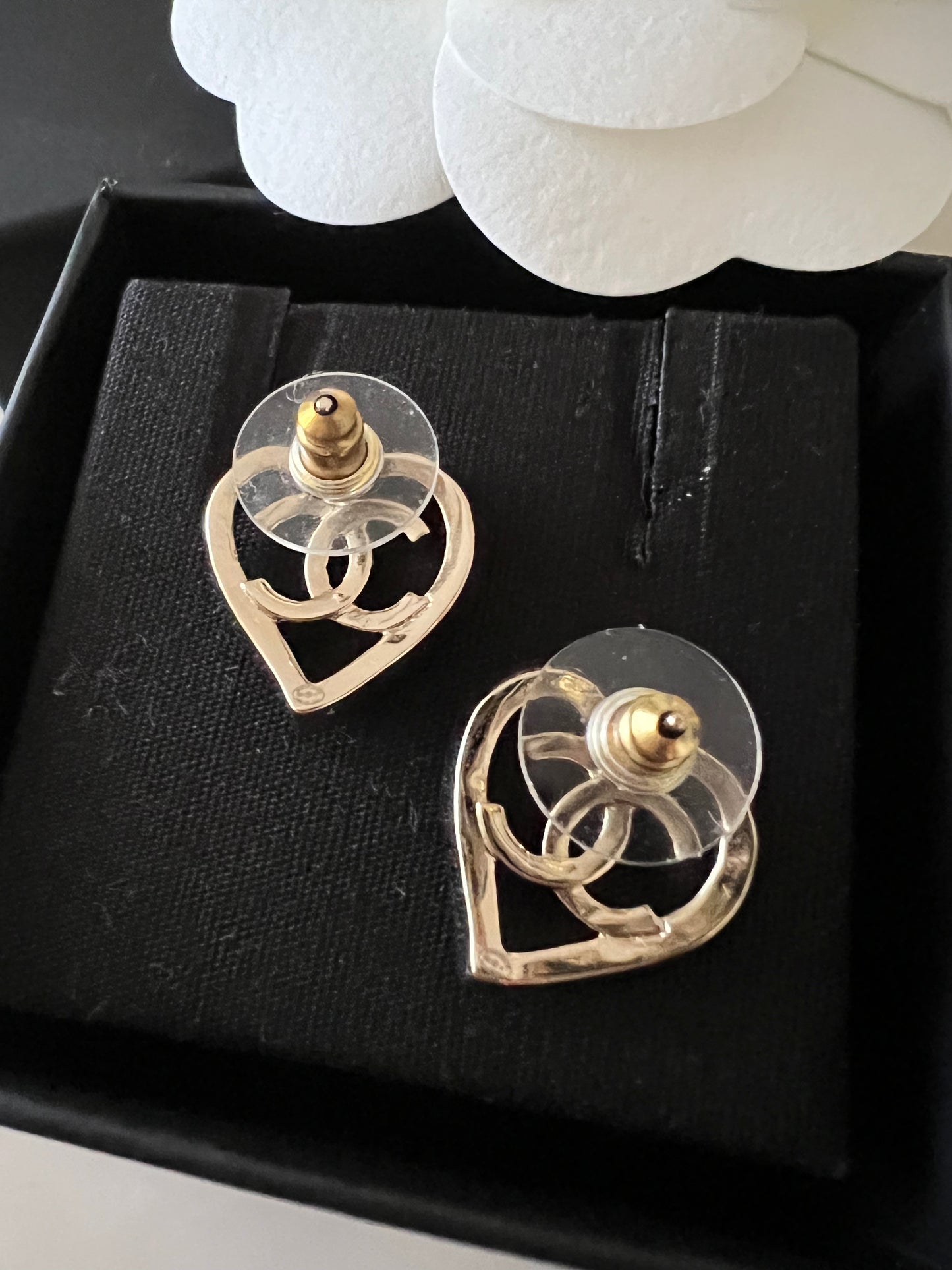 CHANEL 22P Heart Stud CC Earrings Light Gold Hardware