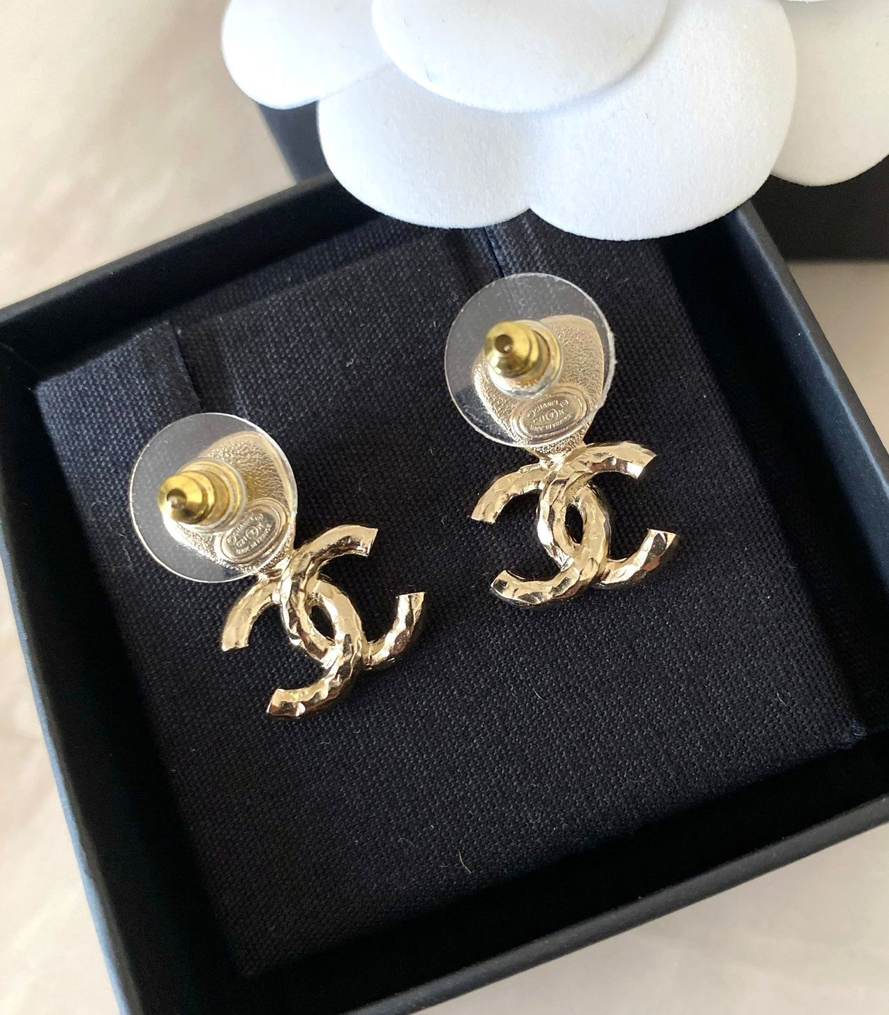 CHANEL 21K Pearl CC Stud Earrings Light Gold Hardware