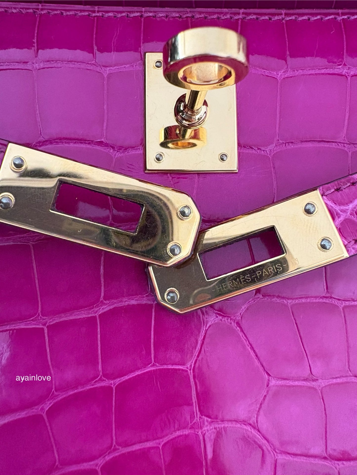 HERMES Kelly Pochette Rose Scheherazade Shiny Alligator Gold Hardware C Stamp