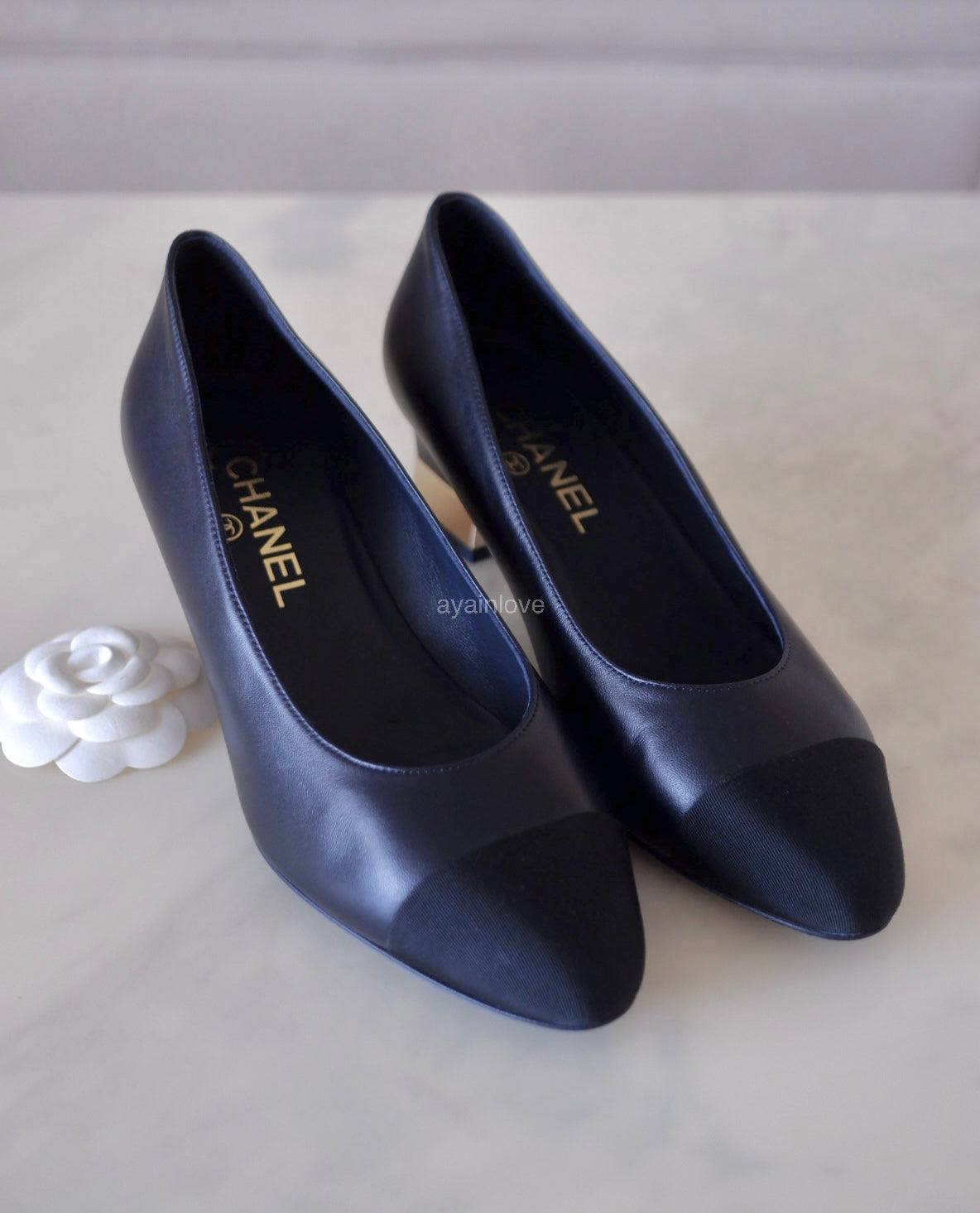 CHANEL 20A Black & Dark Navy Grosgrain Lambskin Pumps CC Heel Shoes Size 38 EU