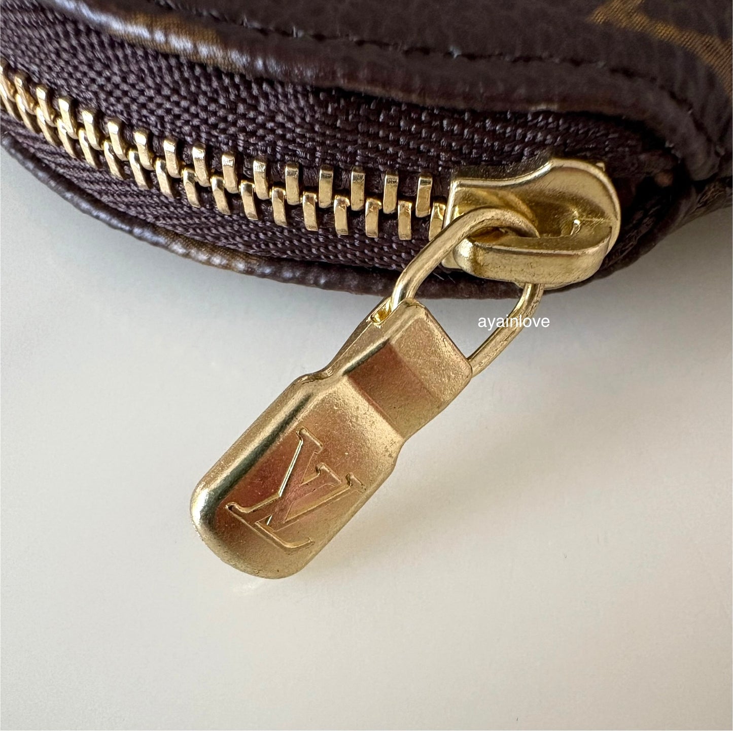 LV LOUIS VUITTON Animation Holiday 2019 Japan Limited Round Coin Purse Vivienne Gold Hardware