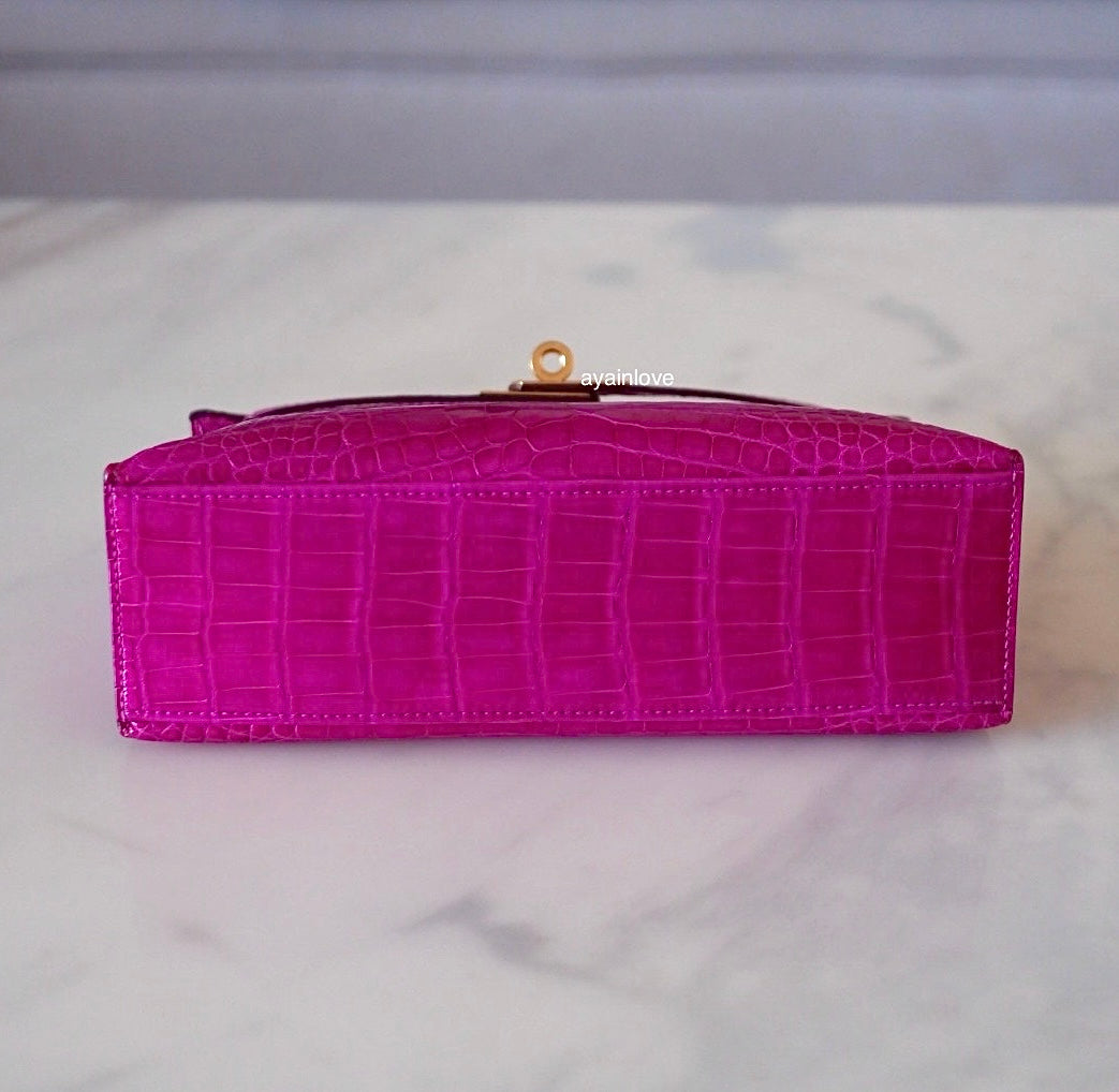 HERMES Kelly Pochette Rose Scheherazade Shiny Alligator Gold Hardware C Stamp