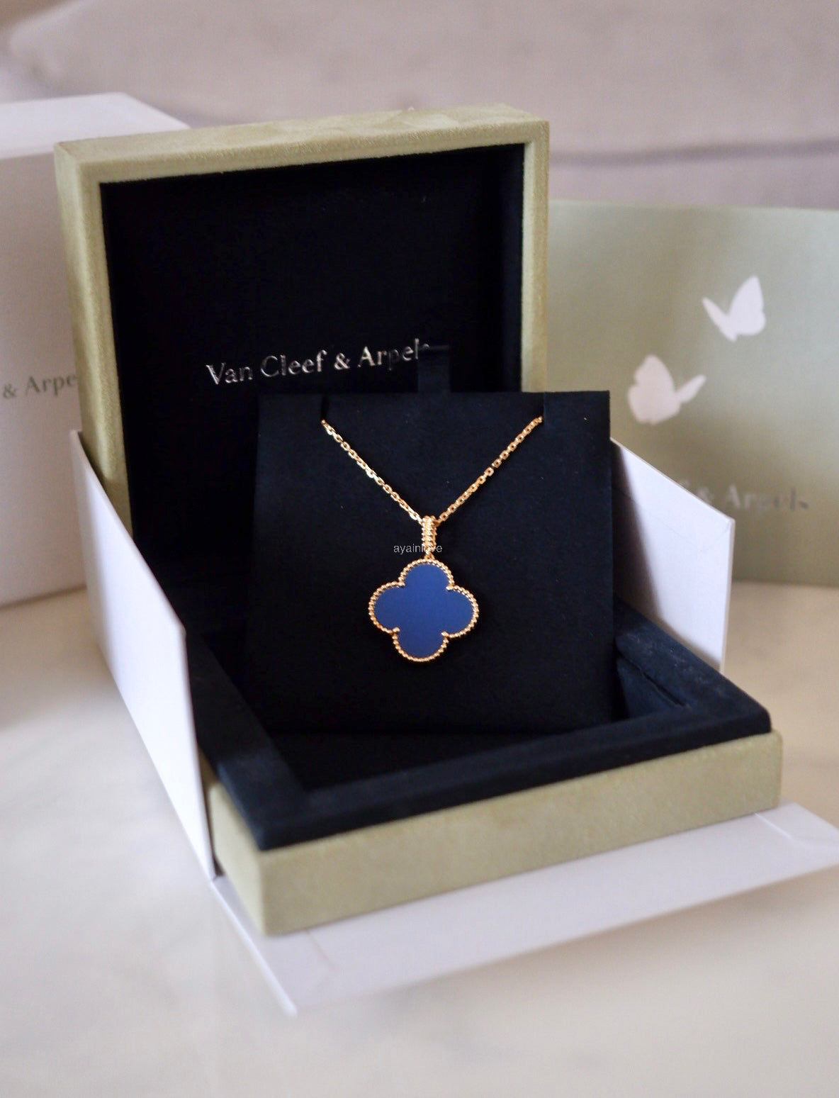 Van Cleef Arpels VCA 1 Motif Agate Magic Alhambra Long Necklace 18KT Yellow Gold