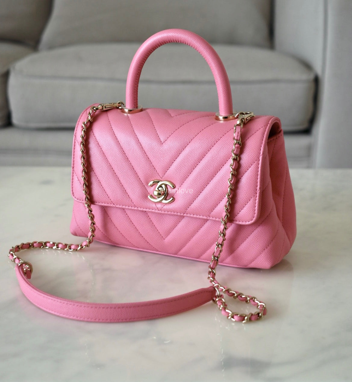 CHANEL Pink Caviar Chevron Small Coco Handle 24 cm Light Gold Hardware