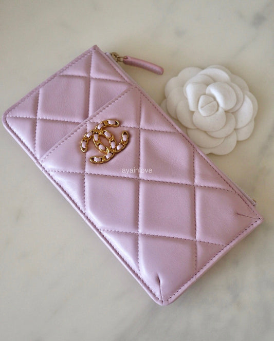 CHANEL 21S Pink Lilac Rose Clair 19 Phone Pouch Card Holder Gold Hardware