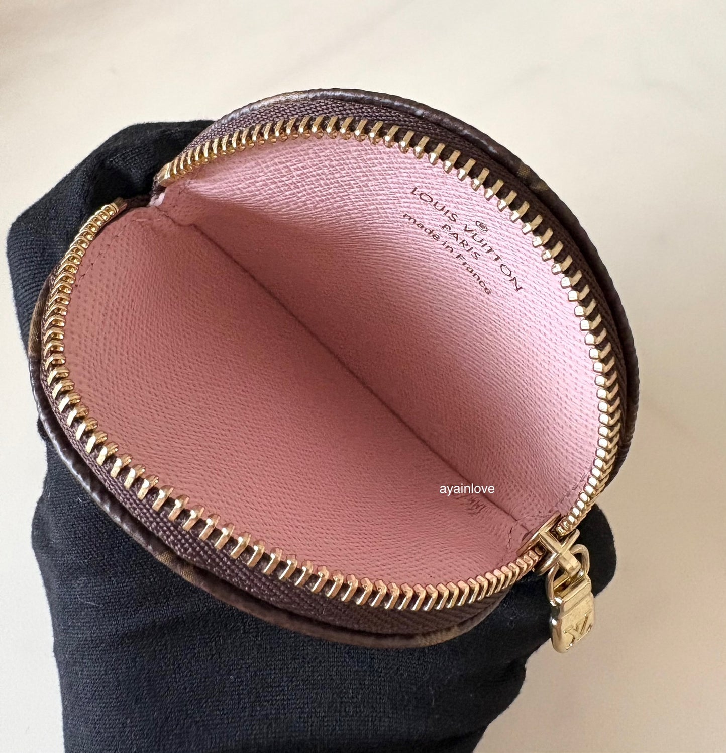 LV LOUIS VUITTON Animation Holiday 2019 Japan Limited Round Coin Purse Vivienne Gold Hardware