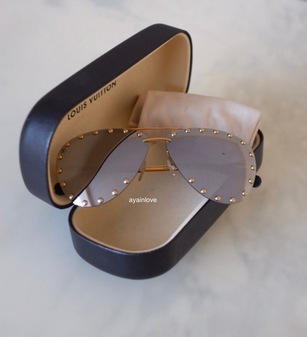 LOUIS VUITTON Gold Party Studded Mirrored Silver Lens Pilot Sunglasses Z0923U