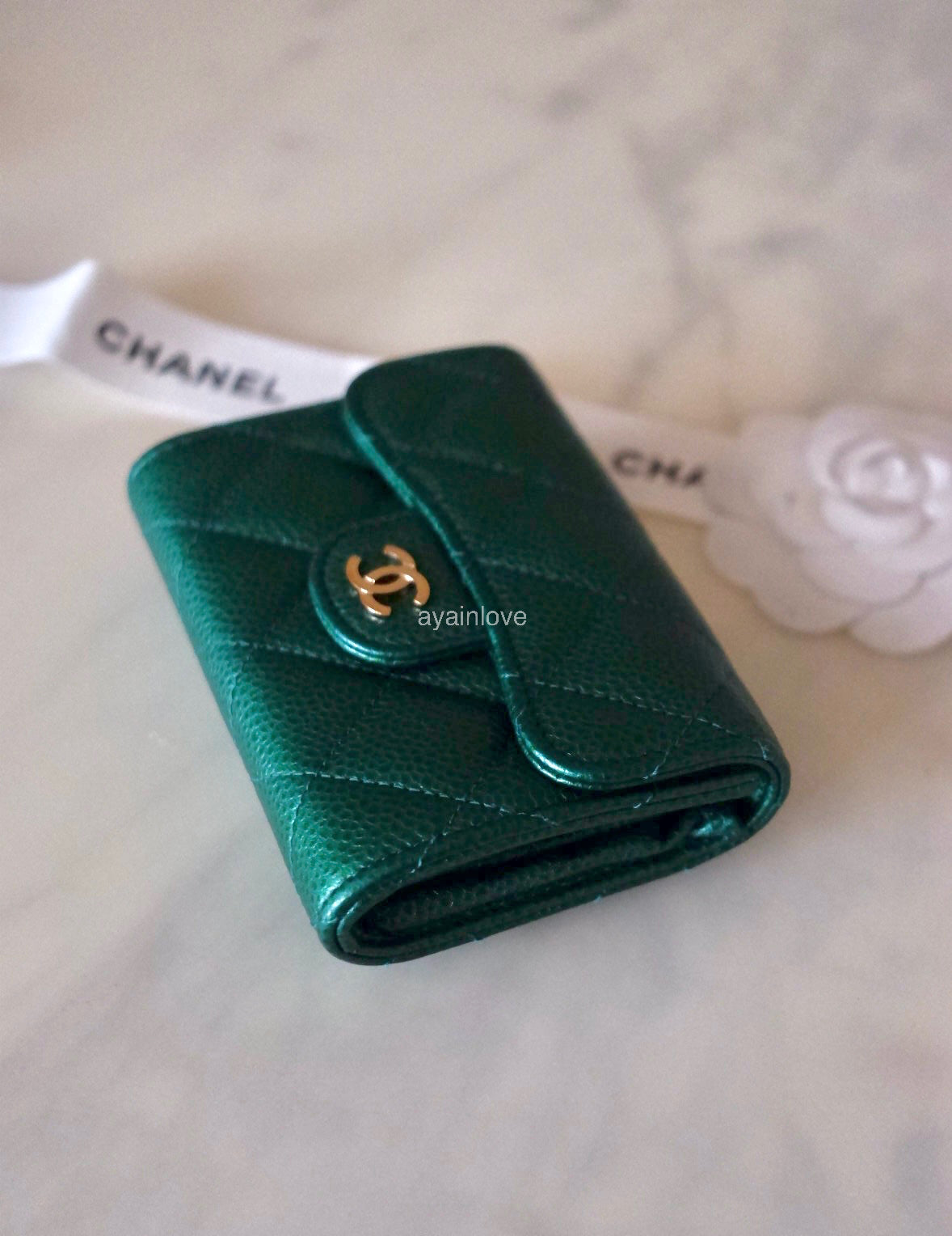 CHANEL 18S Iridescent Emerald Green Caviar XL Snap Card Holder Light Gold Hardware
