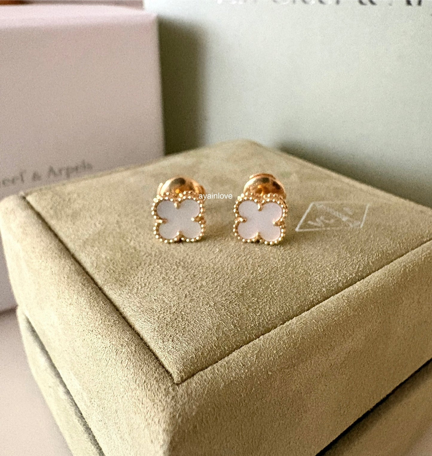 VAN CLEEF ARPELS VCA 18KT Yellow Gold MOP Mother of Pearl Sweet Alhambra Earrings