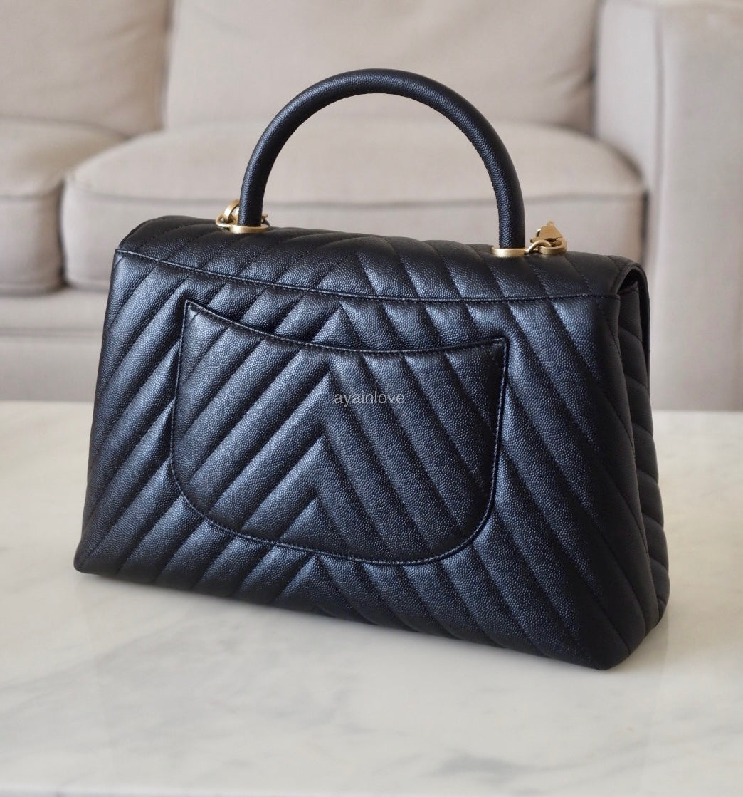 CHANEL Black Caviar Chevron Medium Coco Handle 29 cm Flap Bag