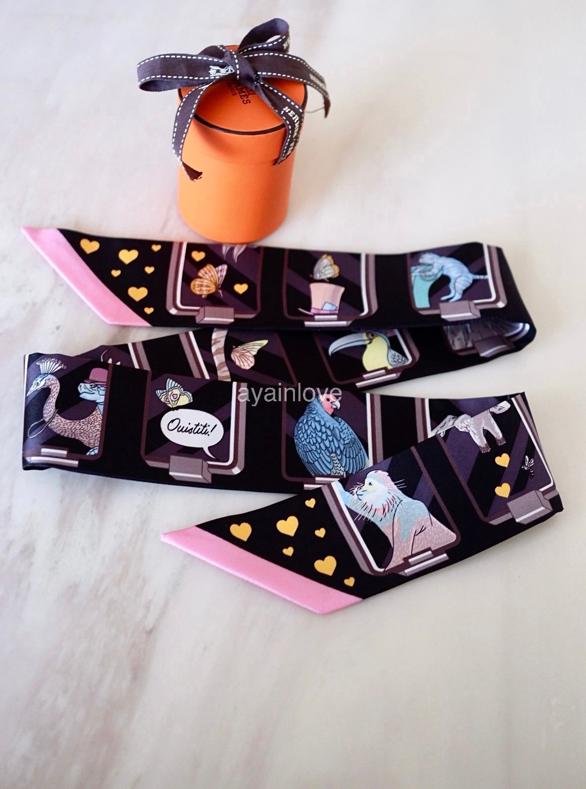 HERMES Noir Rose Gris Hermes Story Silk Twilly