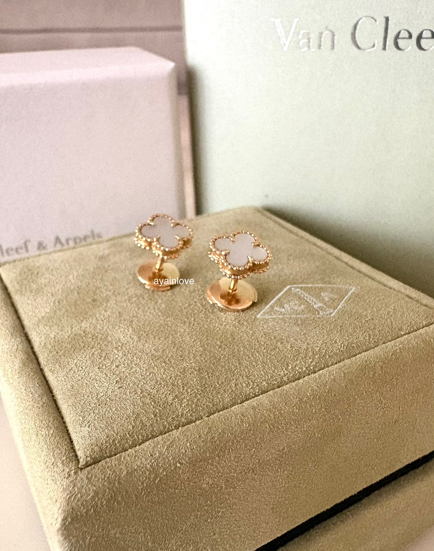 VAN CLEEF ARPELS VCA 18KT Yellow Gold MOP Mother of Pearl Sweet Alhambra Earrings