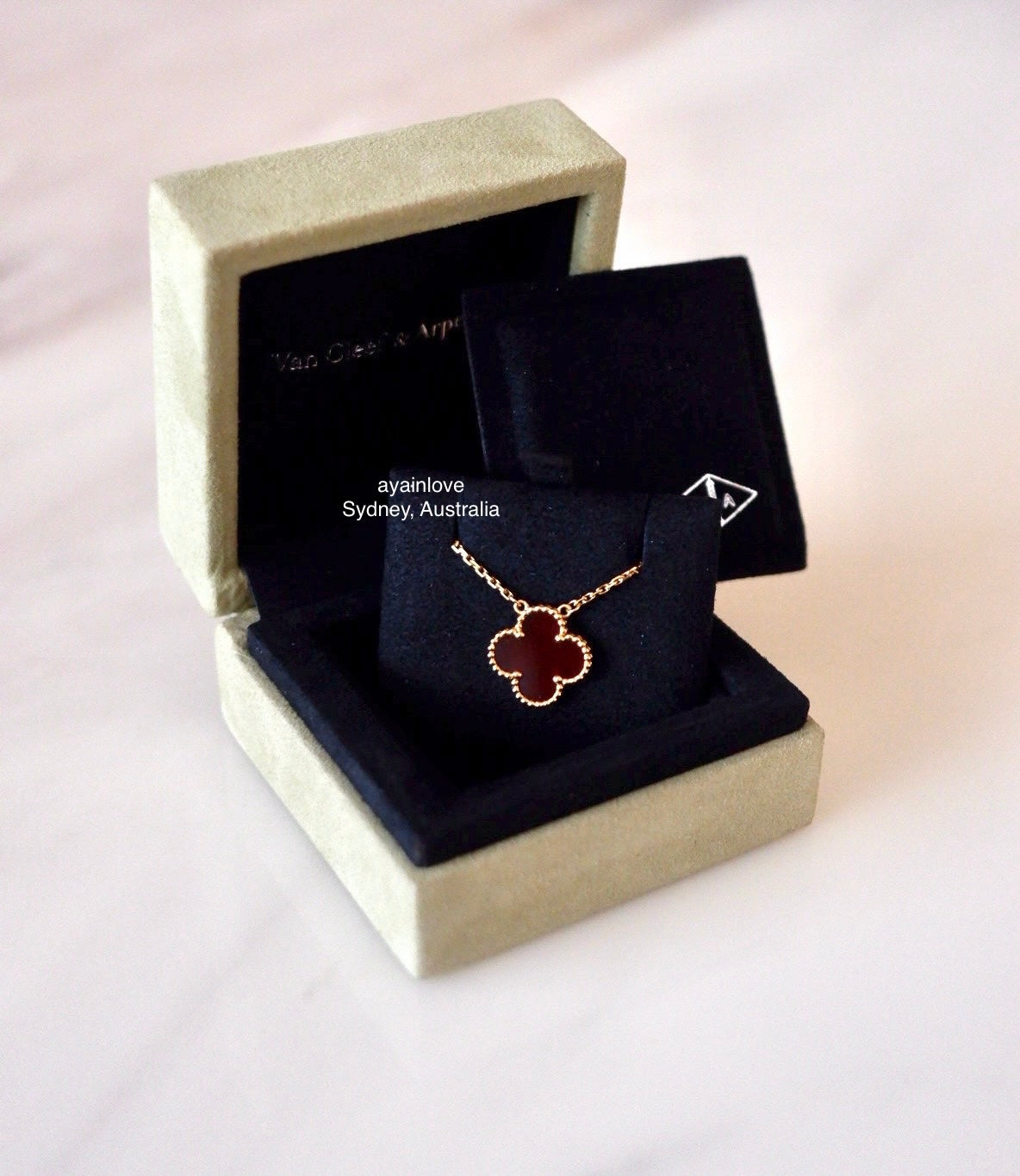 VAN CLEEF ARPELS VCA 18KT Yellow Gold Carnelian Vintage Alhambra Pendant Necklace