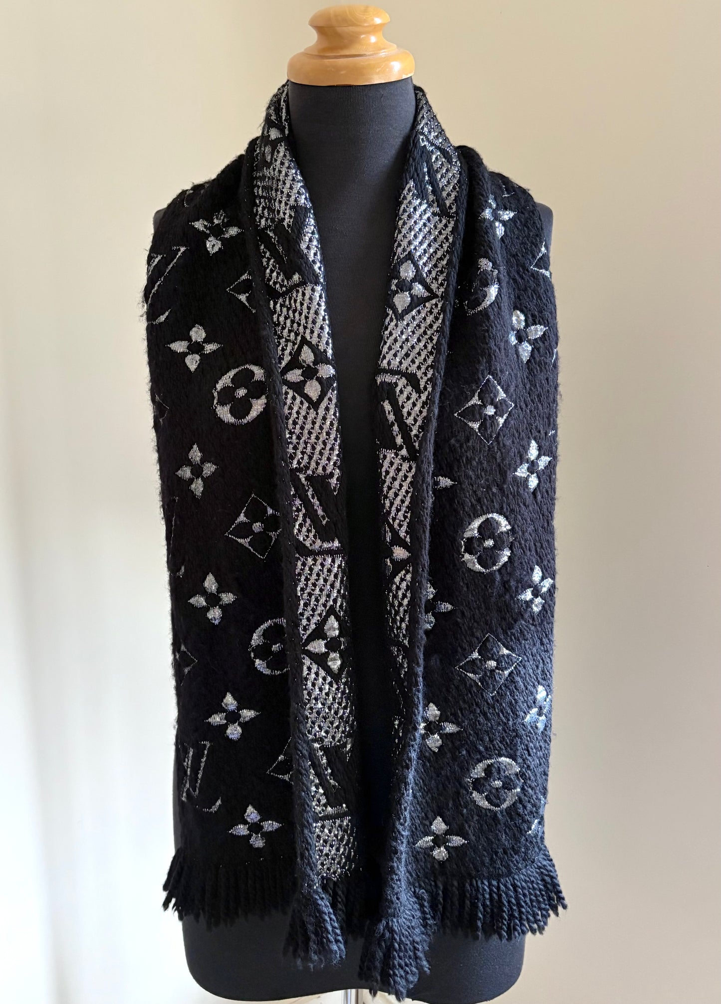 LOUIS VUITTON LV Shine Black Silver Echarpe Logomania M75833 Wool Shawl Scarf
