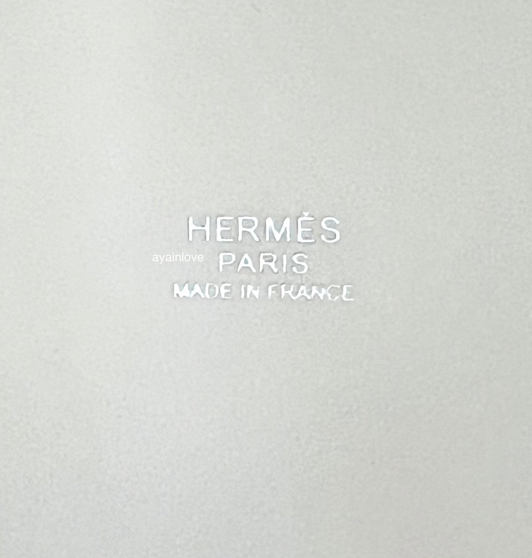 Hermès // 2022 Limited Edition Nata & Vert Swift Lucky Daisy