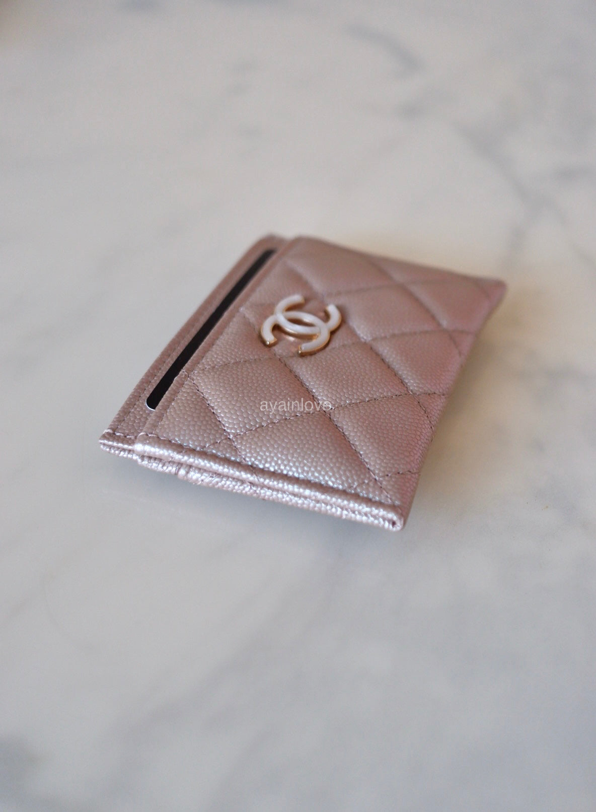 CHANEL 19S Iridescent Beige Oversized Pearly CC Flat Card Holder