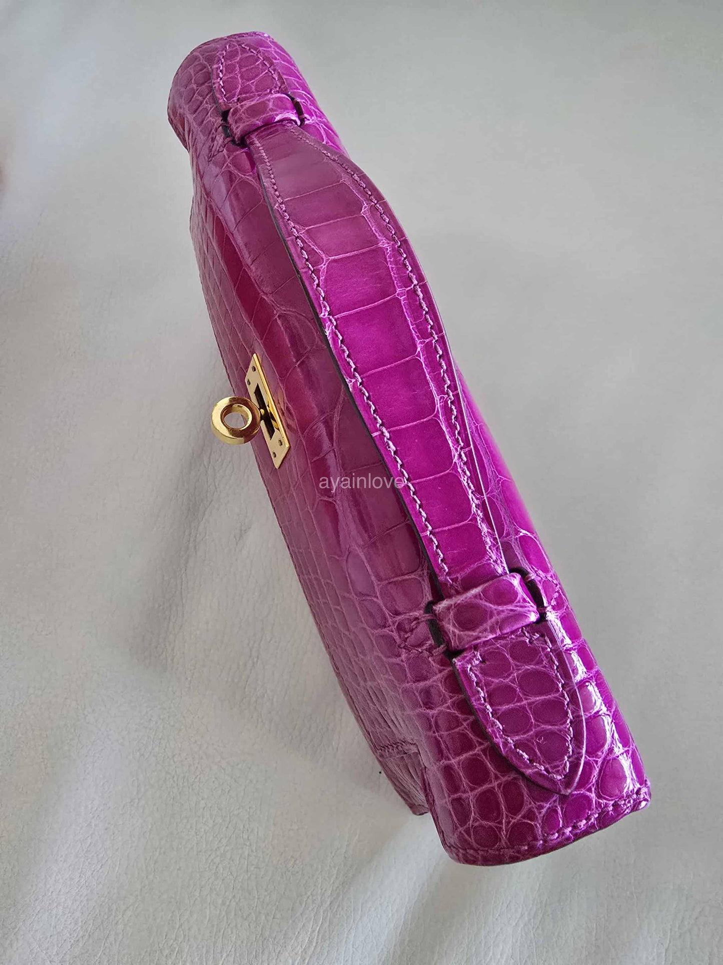 HERMES Kelly Pochette Rose Scheherazade Shiny Alligator Gold Hardware C Stamp