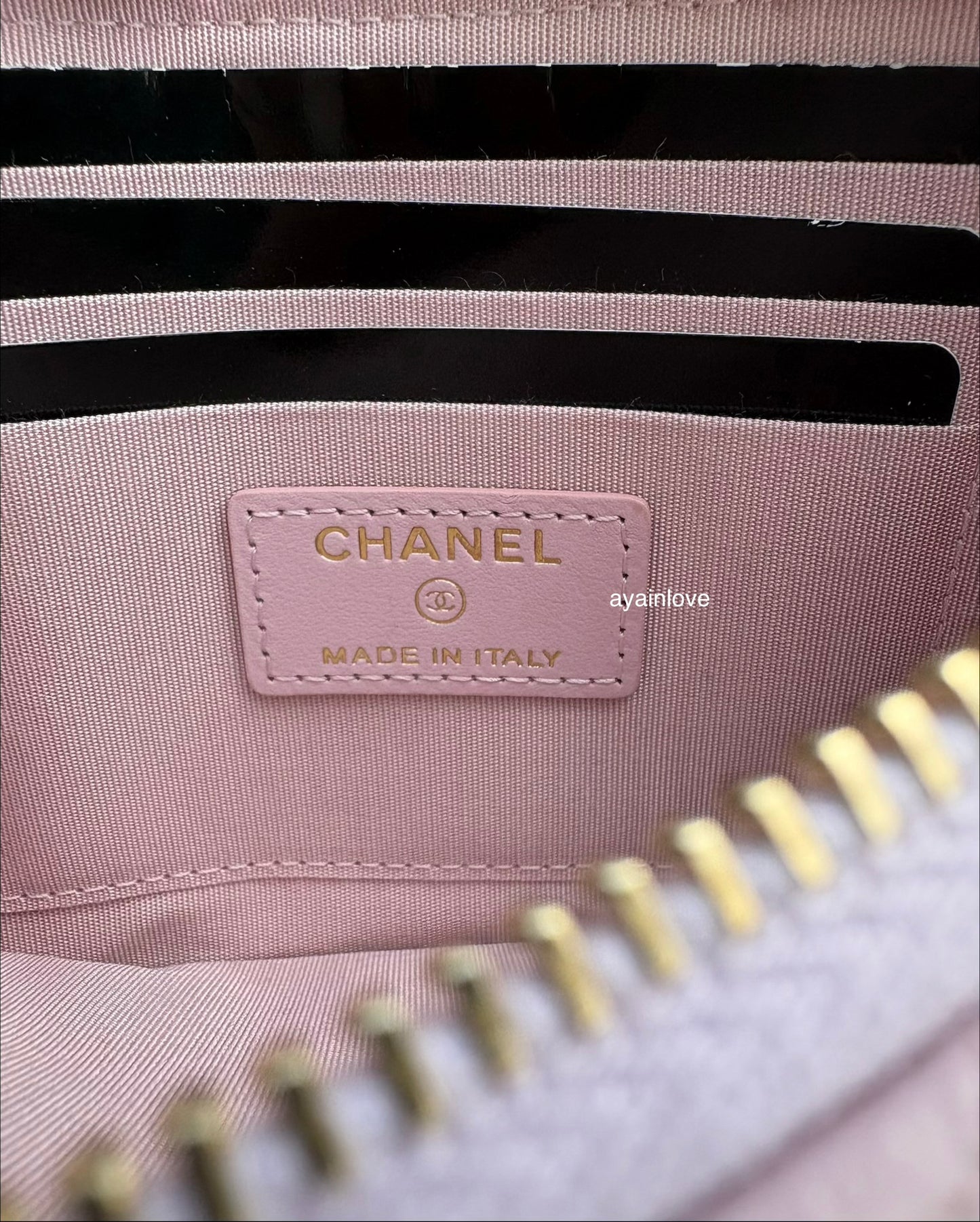 CHANEL 21S Pink Lilac Rose Clair 19 Phone Pouch Card Holder Gold Hardware