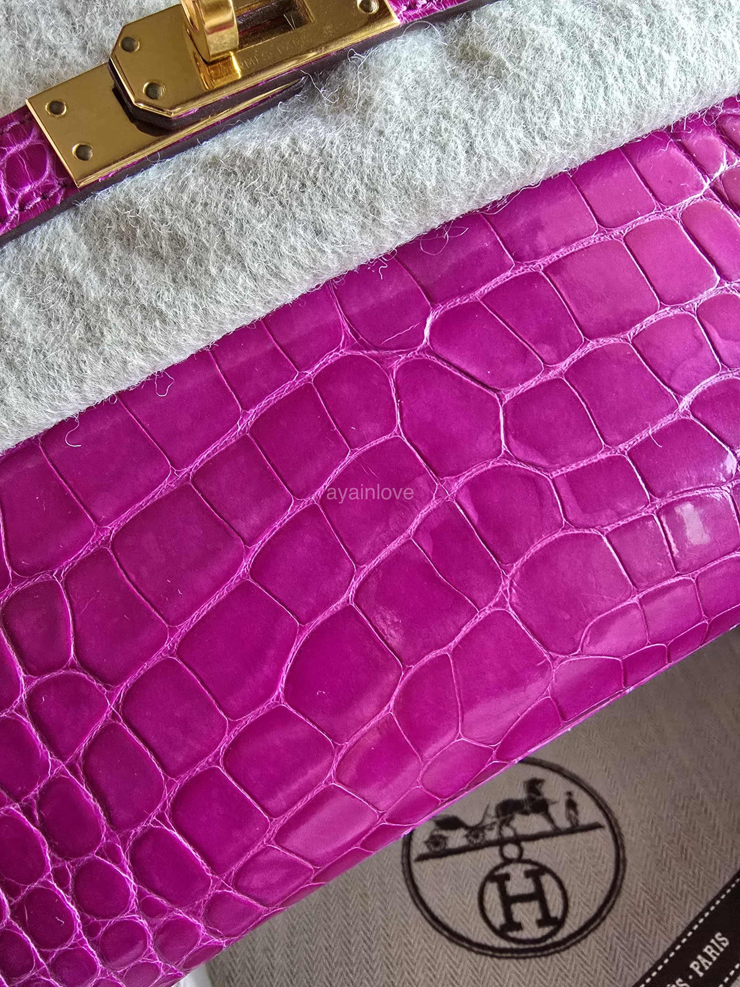 HERMES Mini Kelly Pochette Rose Scheherazade Pink Shiny Alligator Leather Gold Hardware C Stamp