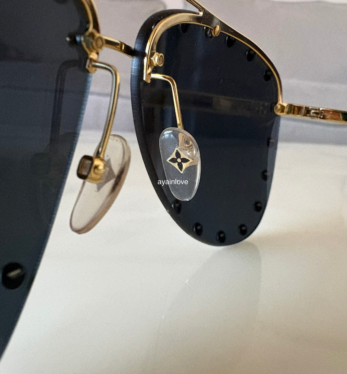 LOUIS VUITTON Gold Party Studded Mirrored Silver Lens Pilot Sunglasses Z0923U