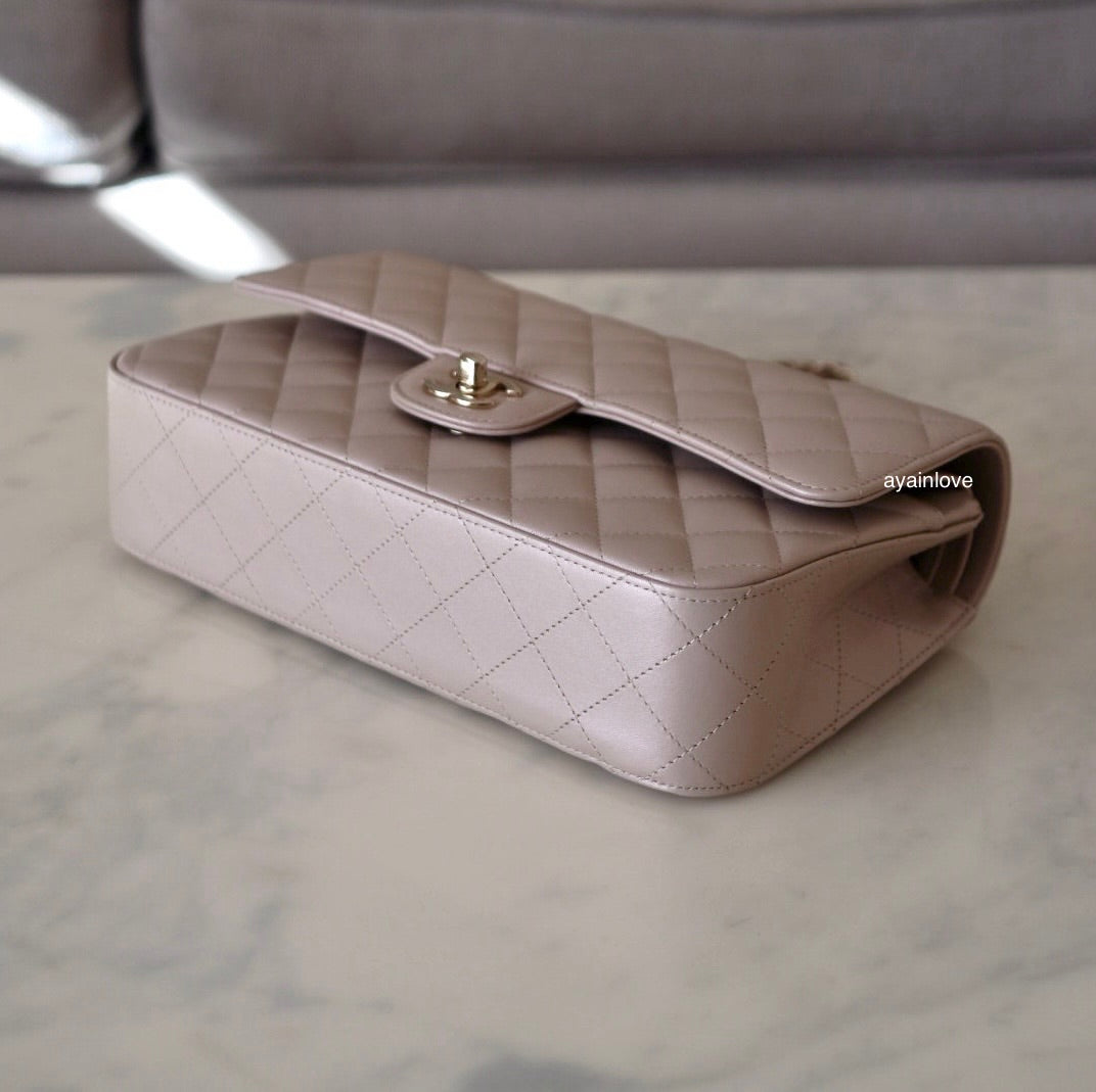 CHANEL 19S Iridescent Beige Lambskin Medium/Large Classic Flap Light Gold Hardware