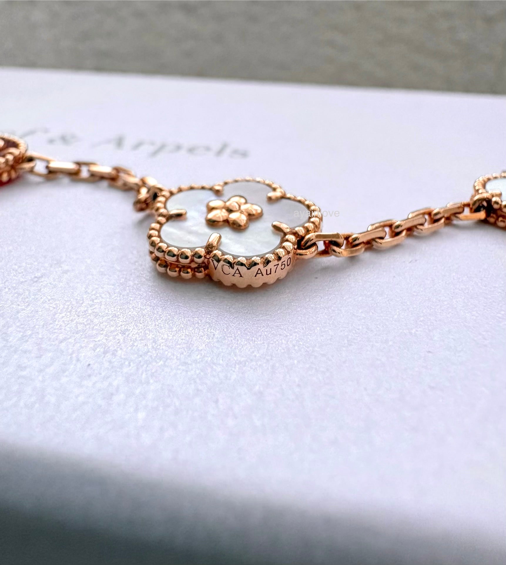 Van Cleef Arpels VCA 5 Motifs Lucky Spring Carnelian, Mother of