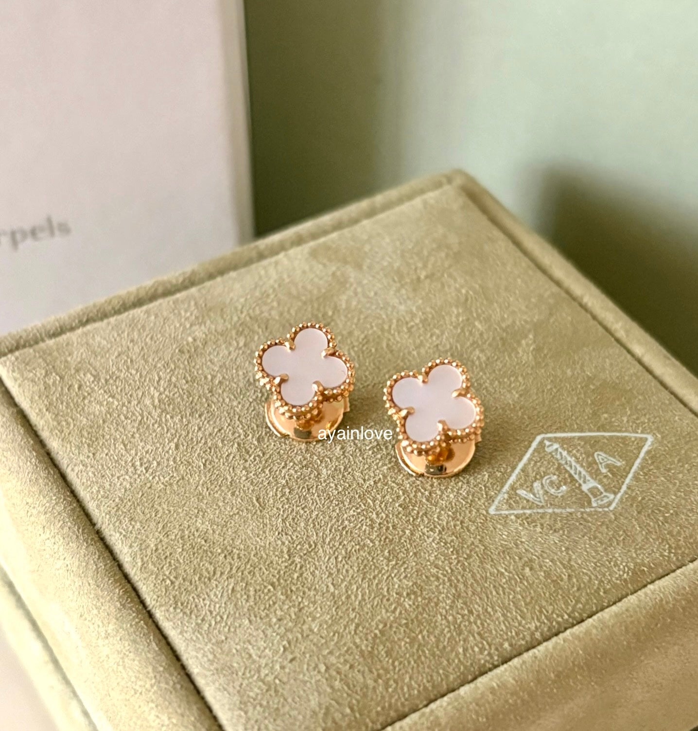 VAN CLEEF ARPELS VCA 18KT Yellow Gold MOP Mother of Pearl Sweet Alhambra Earrings