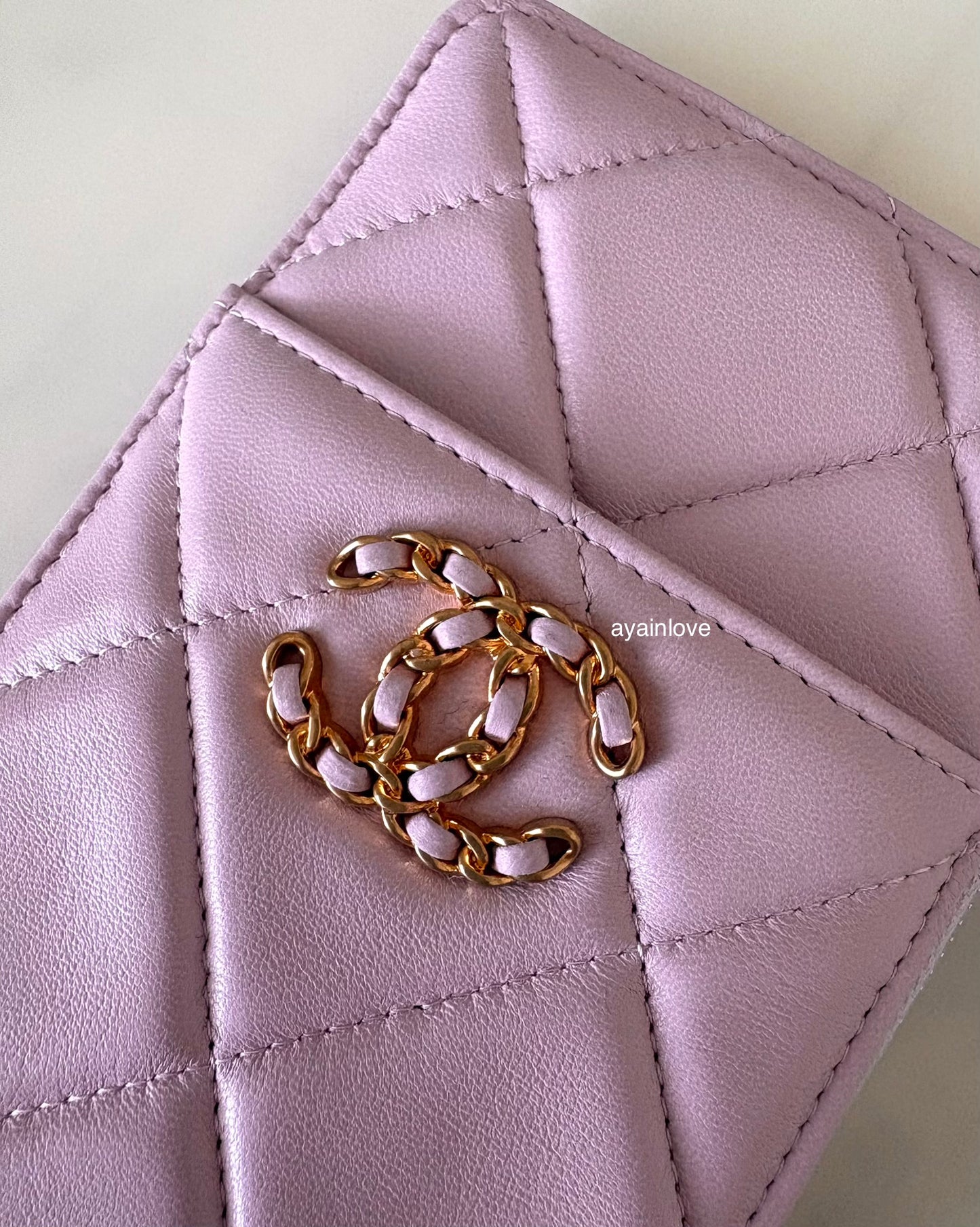 CHANEL 21S Pink Lilac Rose Clair 19 Phone Pouch Card Holder Gold Hardware