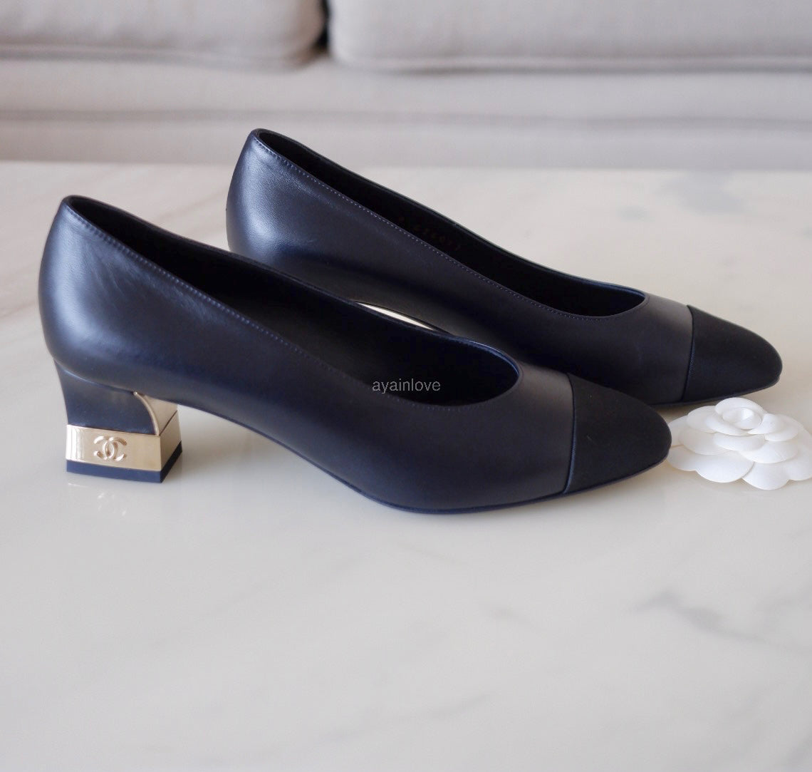 CHANEL 20A Black & Dark Navy Grosgrain Lambskin Pumps CC Heel Shoes Size 38 EU
