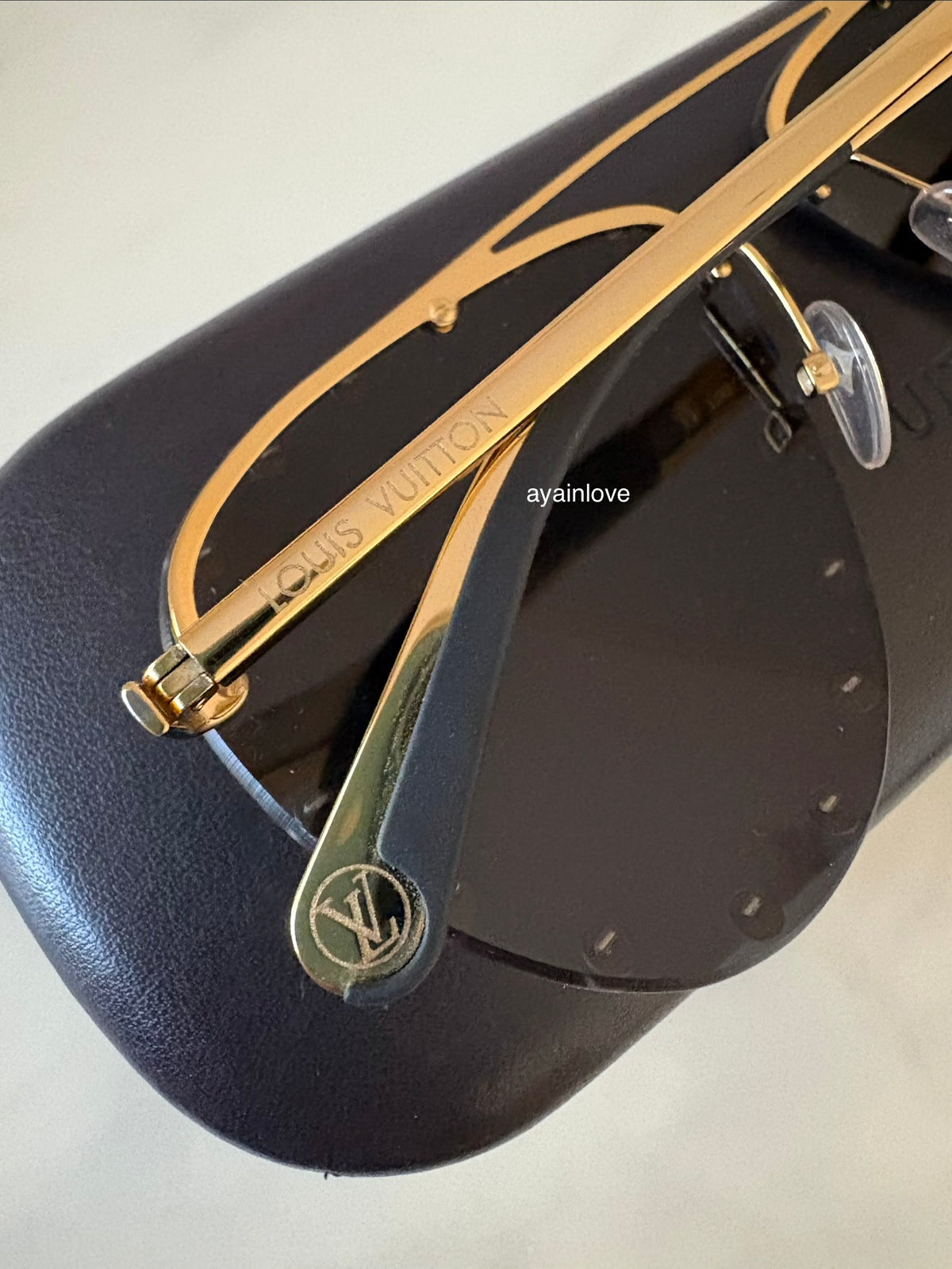 LOUIS VUITTON Gold Party Studded Mirrored Silver Lens Pilot Sunglasses Z0923U