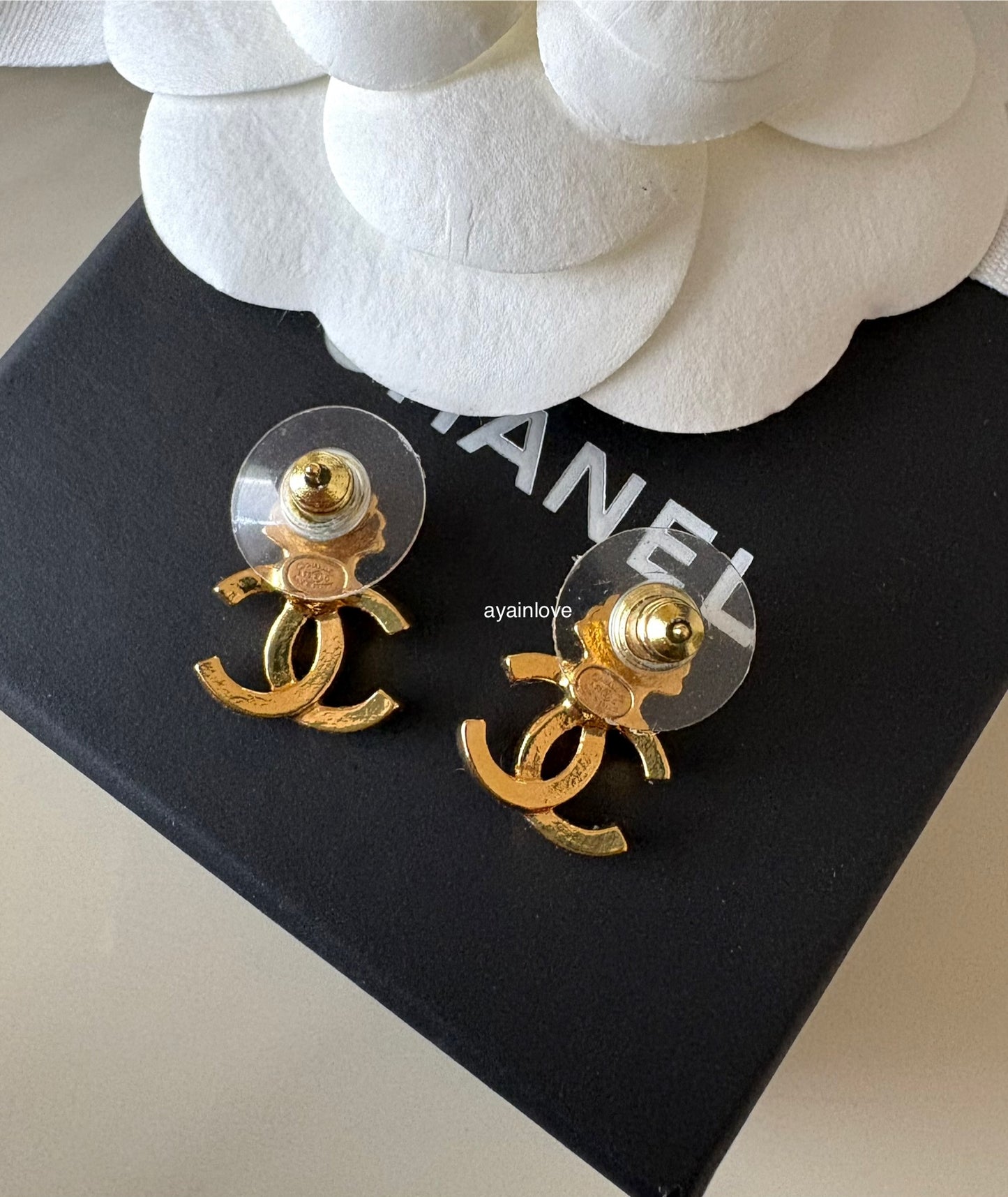 CHANEL 23C Seashell CC Crystal Stud Earrings Gold Hardware