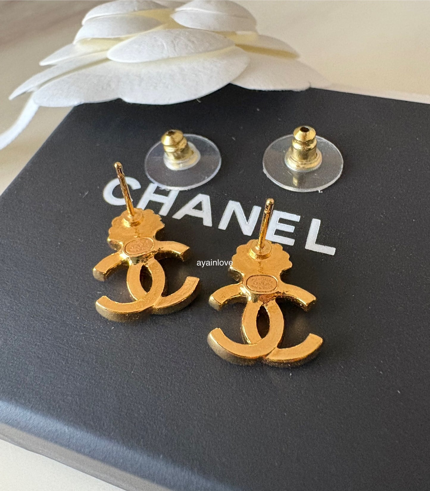 CHANEL 23C Seashell CC Crystal Stud Earrings Gold Hardware