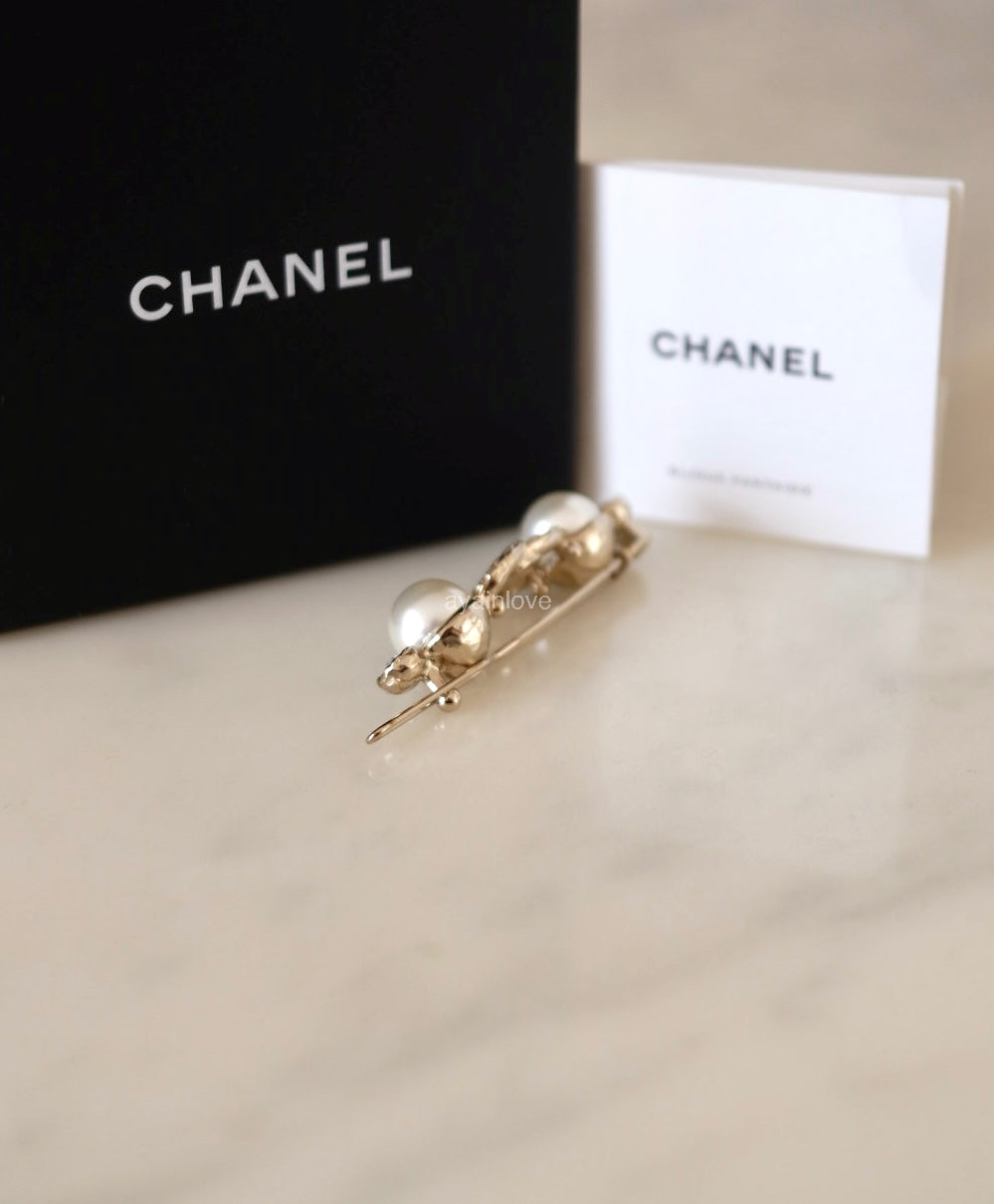 CHANEL 21A Hair Clip Pin Brooch Crystal Pearl CC Light Gold Hardware