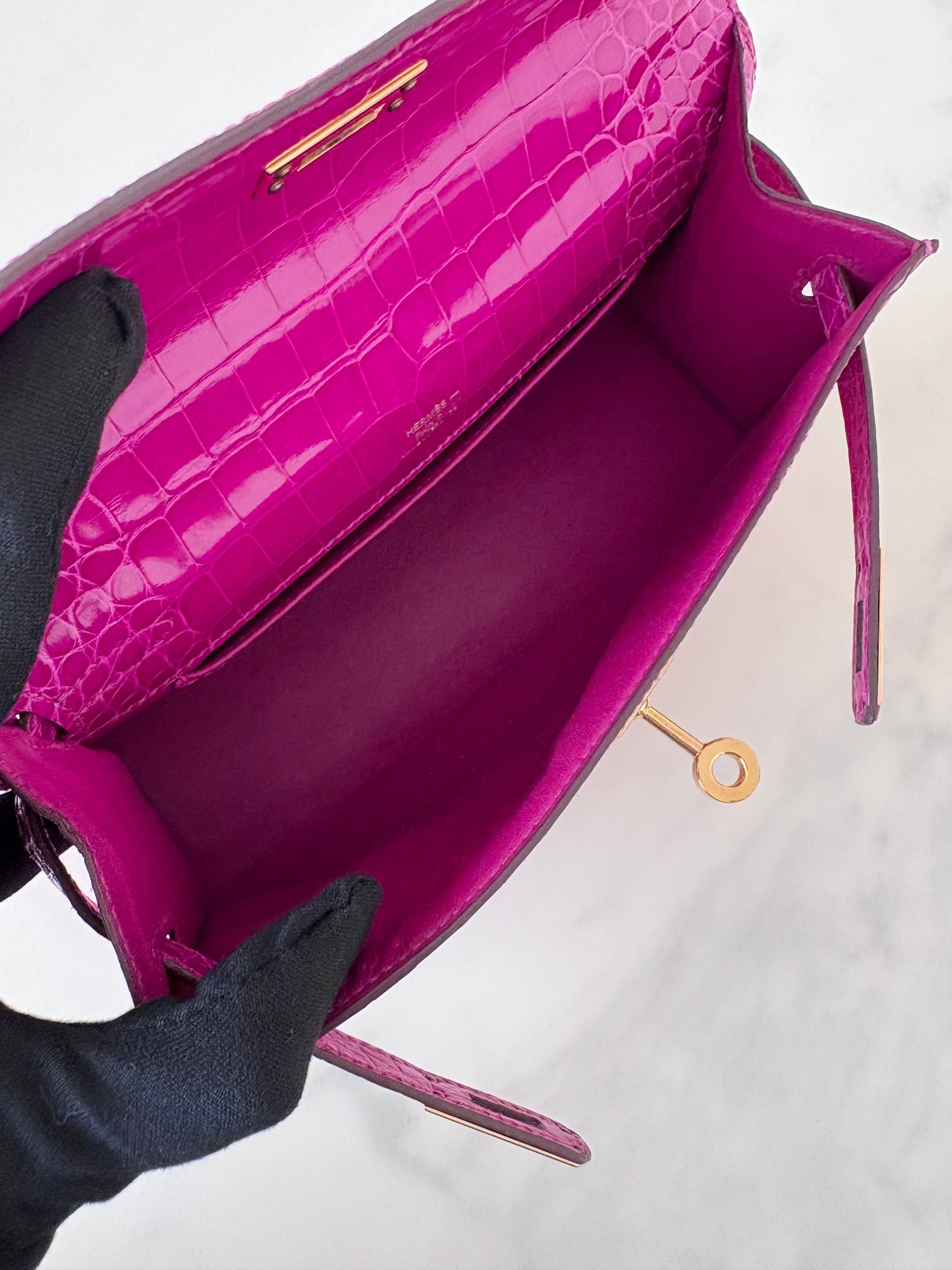 HERMES Kelly Pochette Rose Scheherazade Shiny Alligator Gold Hardware C Stamp