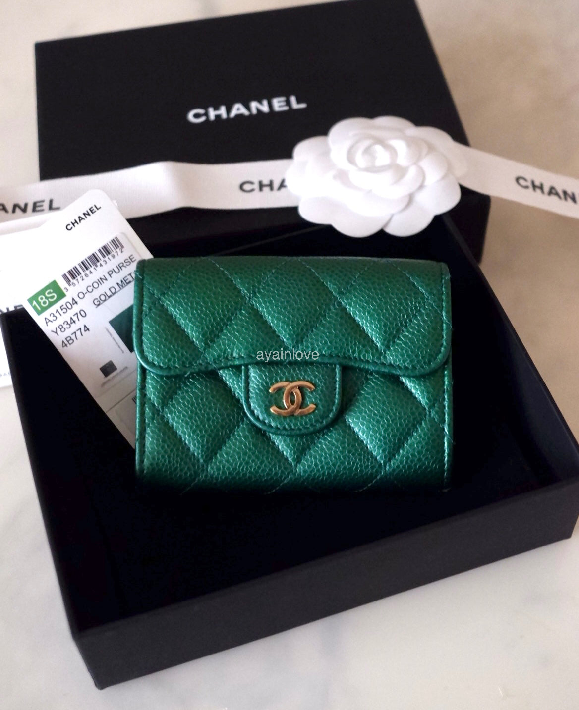 CHANEL 18S Iridescent Emerald Green Caviar XL Snap Card Holder Light Gold Hardware