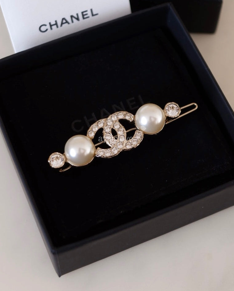 CHANEL 21A Hair Clip Pin Brooch Crystal Pearl CC Light Gold Hardware