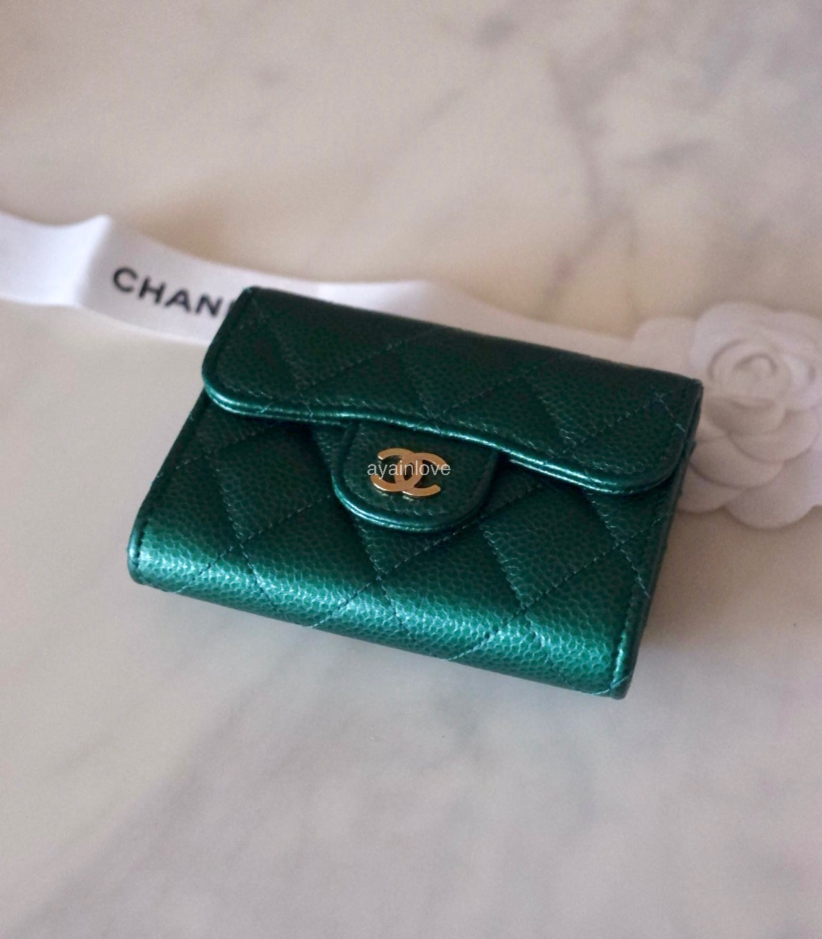 CHANEL 18S Iridescent Emerald Green Caviar XL Snap Card Holder Light Gold Hardware